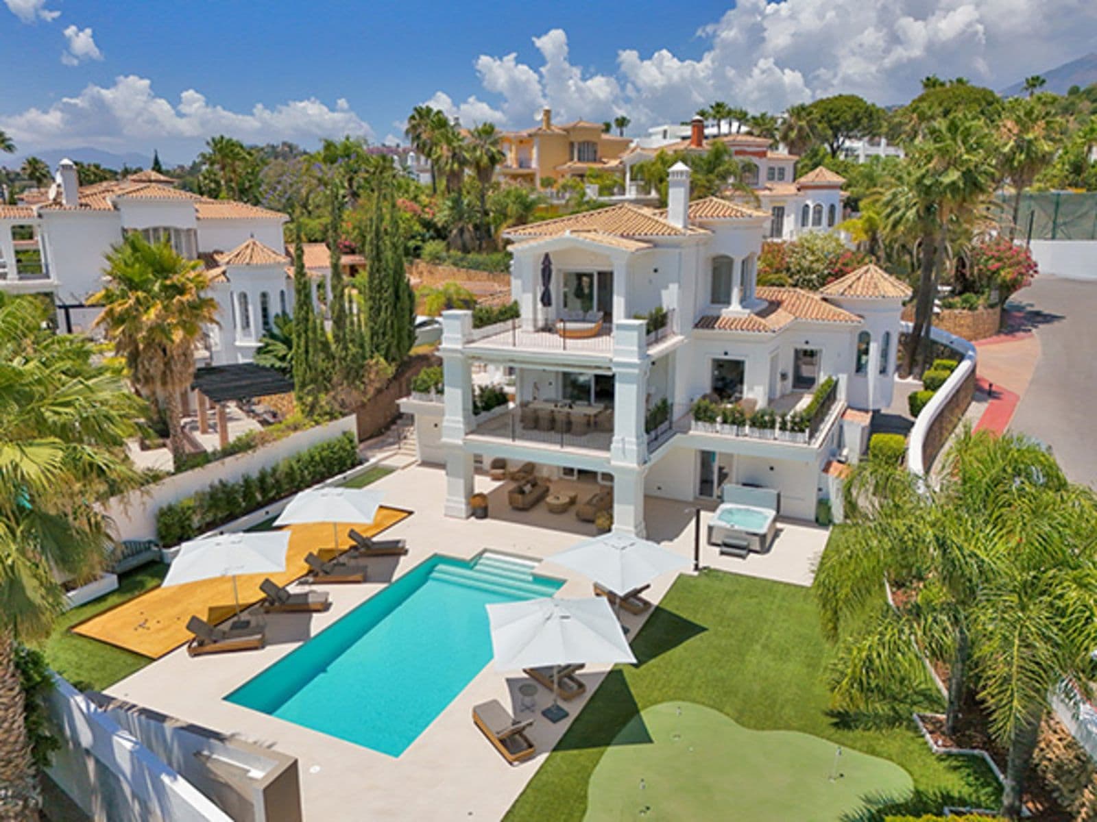 Detached Villa in Nueva Andalucía, Nueva Andalucía