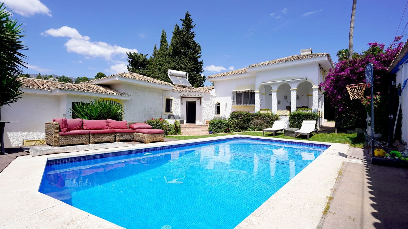 Detached Villa in Sierrezuela, Mijas
