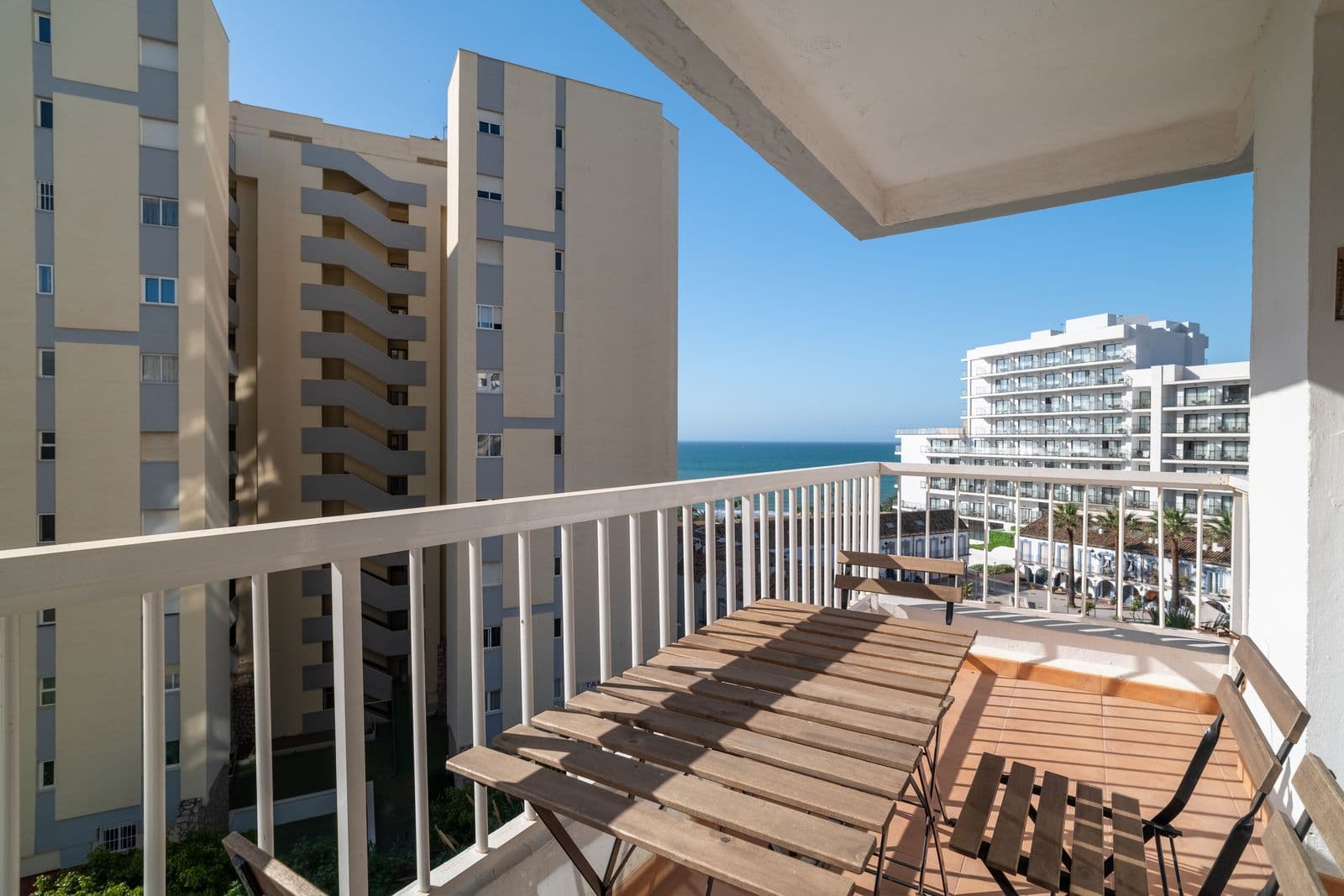Middle Floor Apartment in Benalmadena Costa, Benalmádena