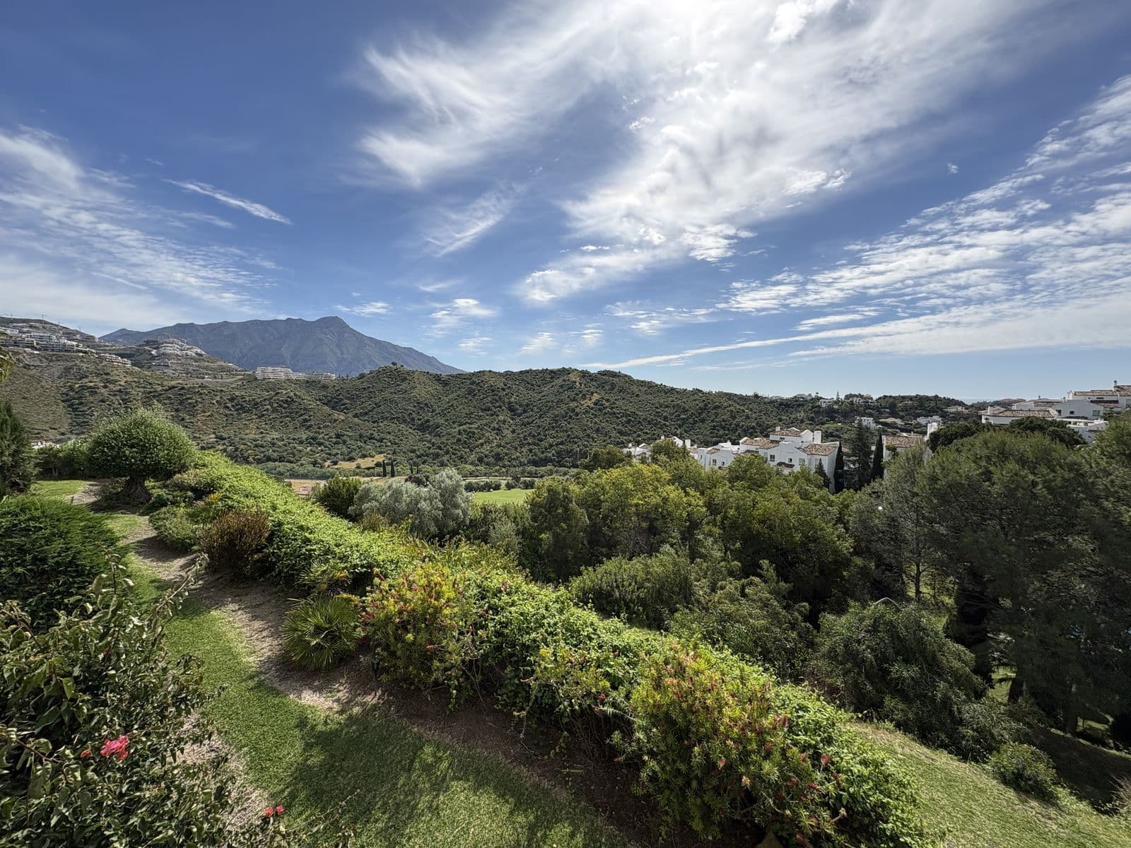Middle Floor Apartment in La Quinta, Benahavís