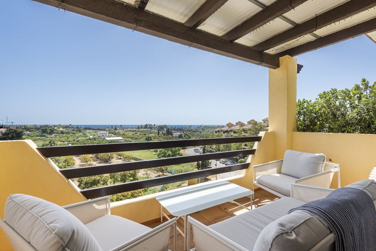 Top Floor Apartment in Selwo, Estepona