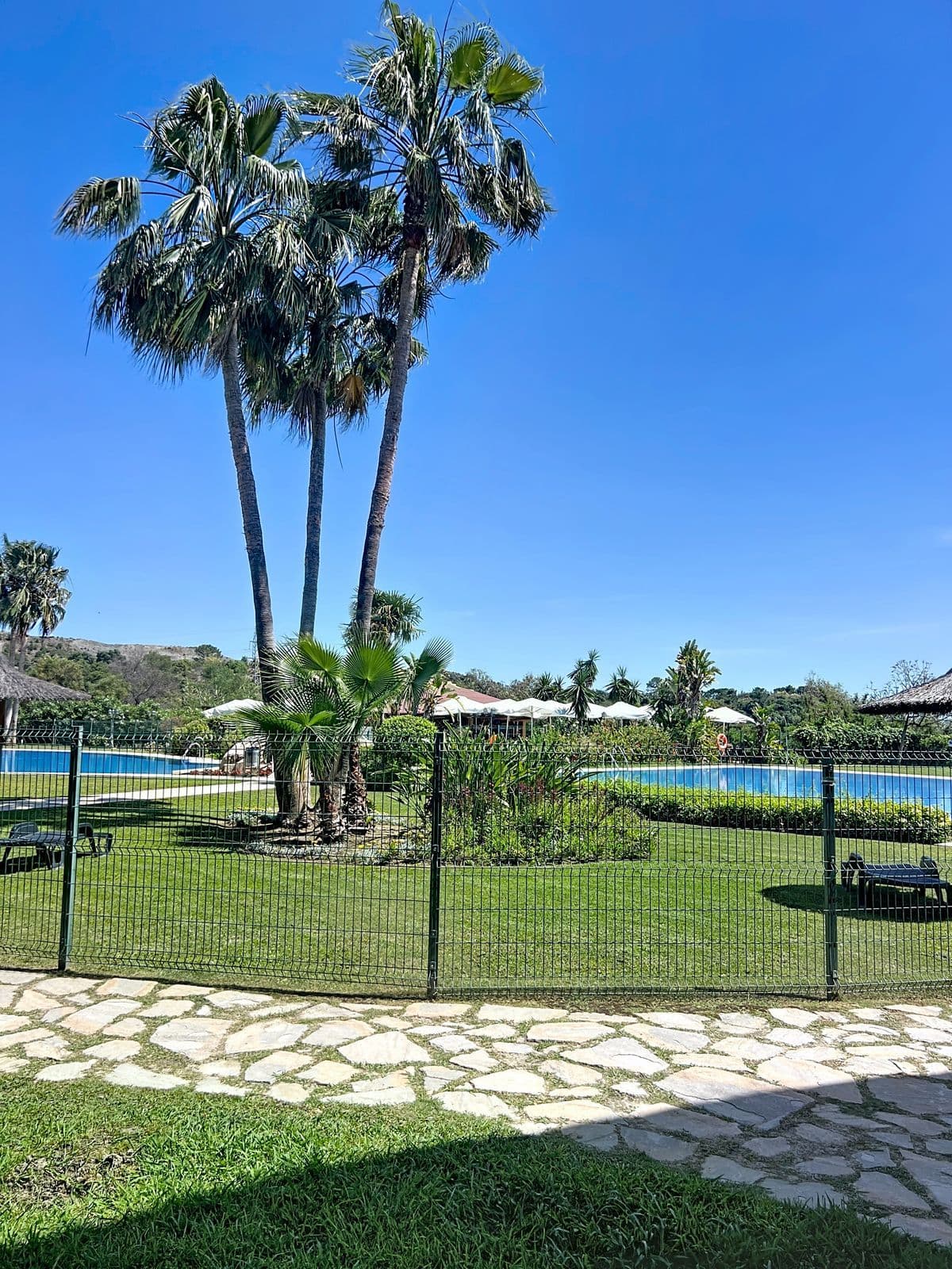 Middle Floor Apartment in Selwo, Estepona