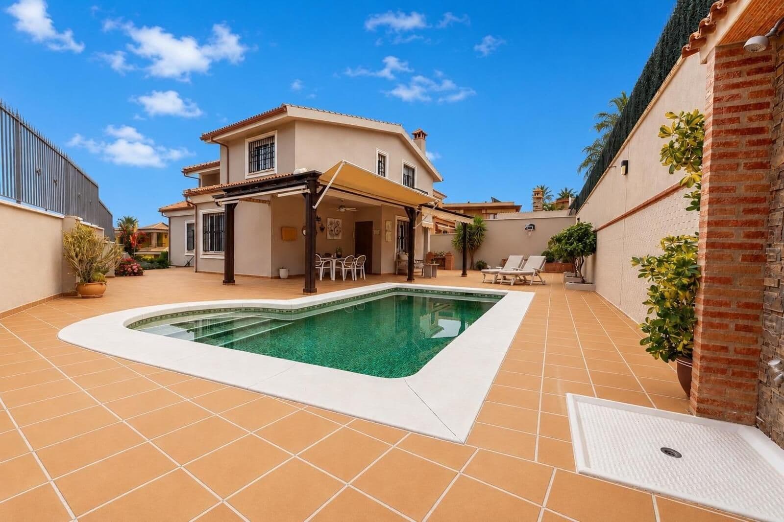 Detached Villa in Alhaurín de la Torre, Alhaurín de la Torre