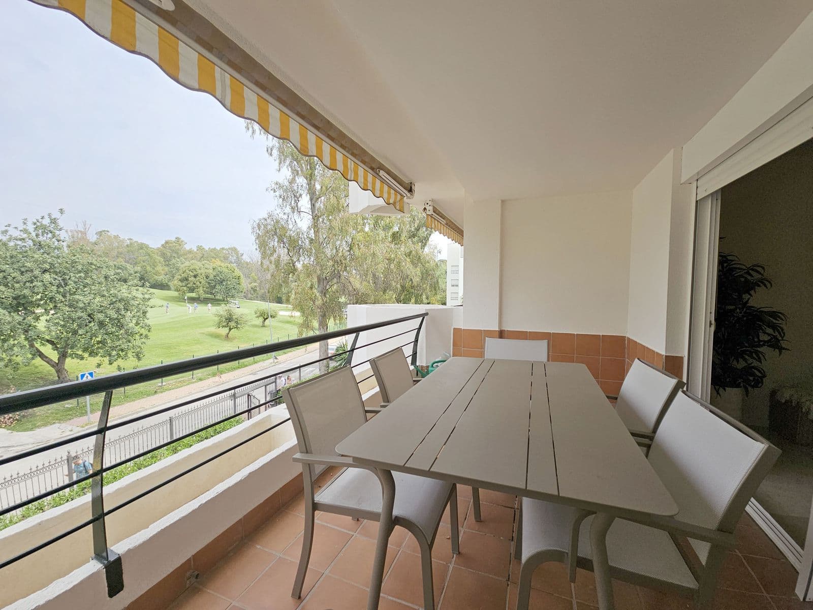 Middle Floor Apartment in Guadalmina Alta, Marbella