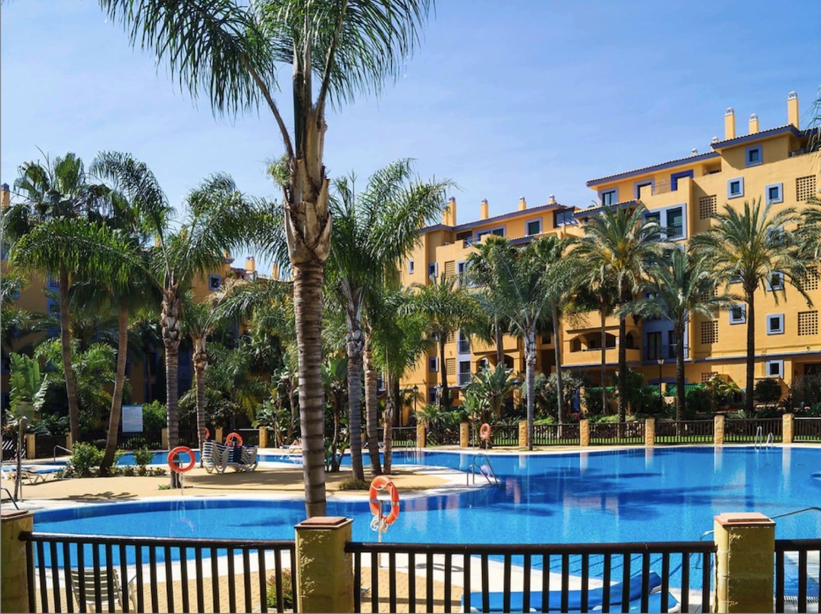 Middle Floor Apartment in Cortijo Blanco, Marbella