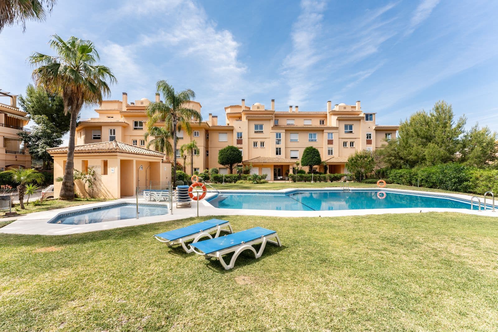 Middle Floor Apartment in Calahonda, Mijas