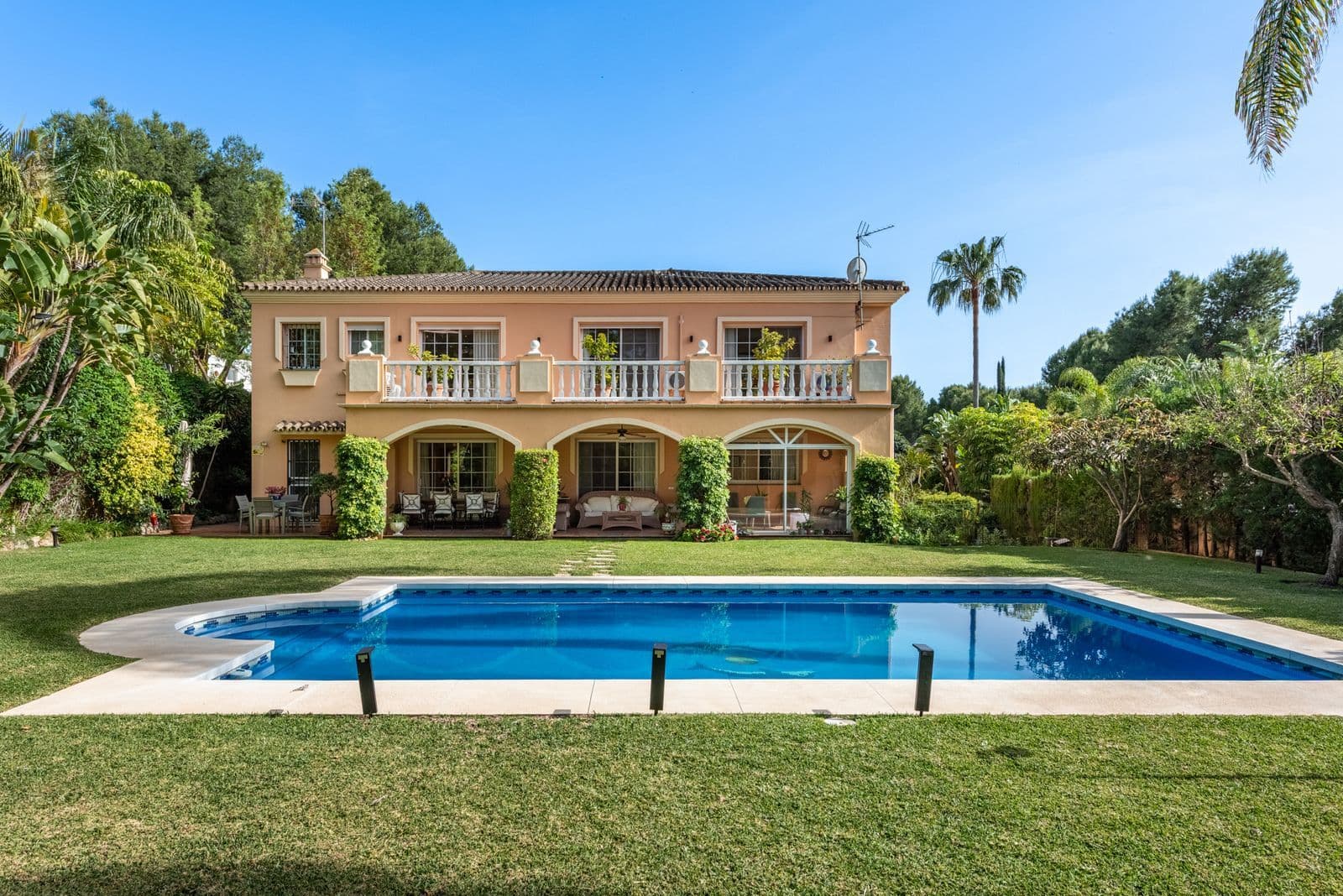 Detached Villa in Nueva Andalucía, Nueva Andalucía