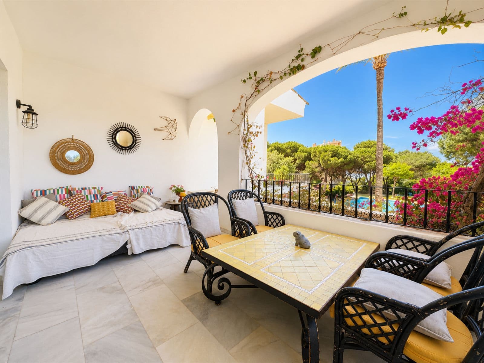 Middle Floor Apartment in Puerto de Cabopino, Marbella East