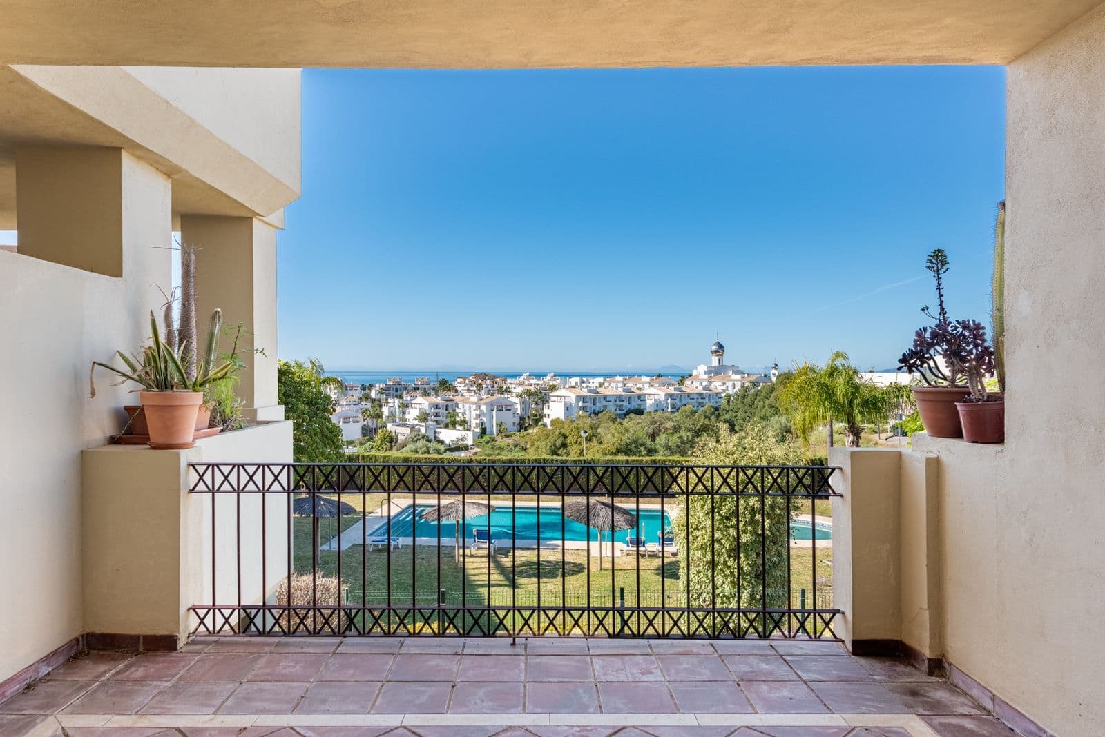 Middle Floor Apartment in Selwo, Estepona