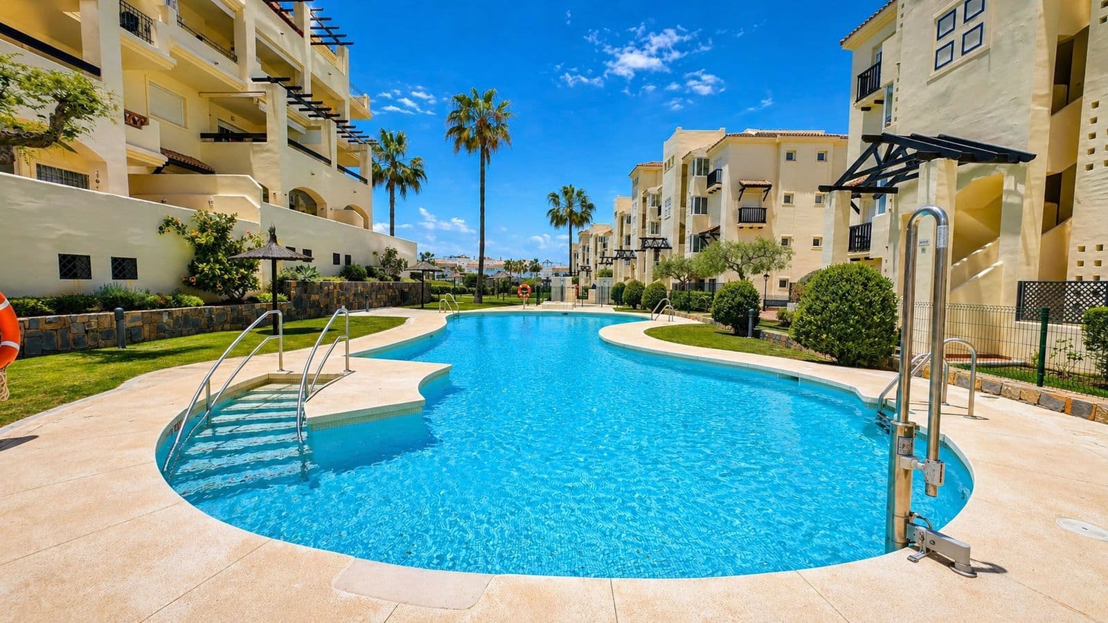 Middle Floor Apartment in Manilva, Manilva