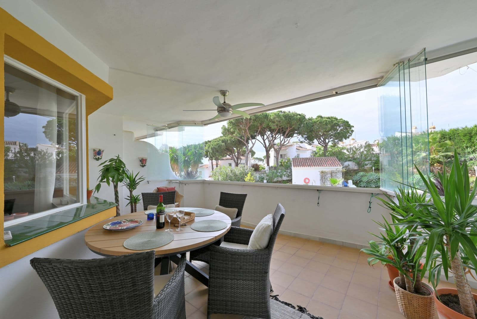 Middle Floor Apartment in Calahonda, Mijas