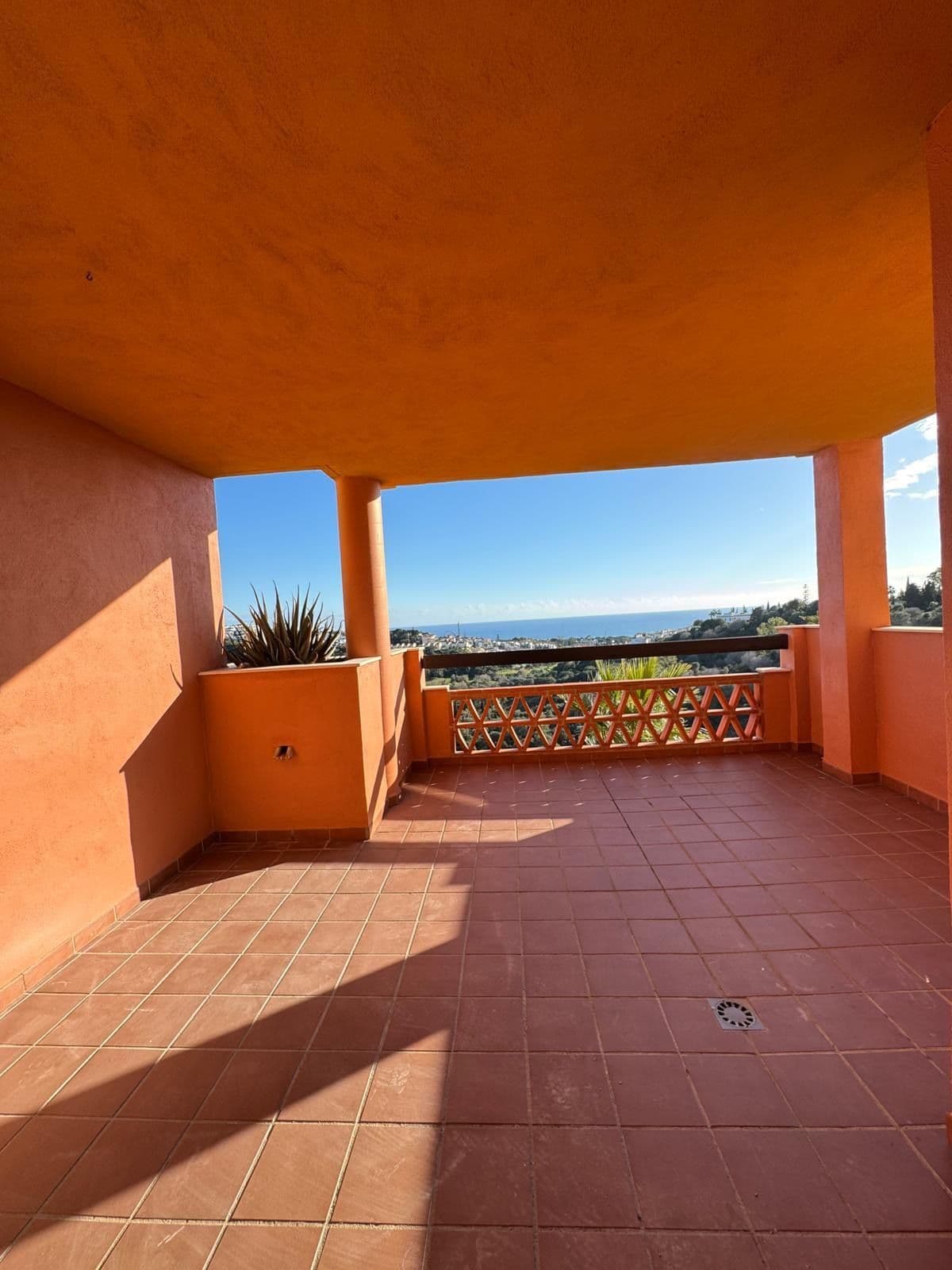 Middle Floor Apartment in Las Chapas, Marbella East