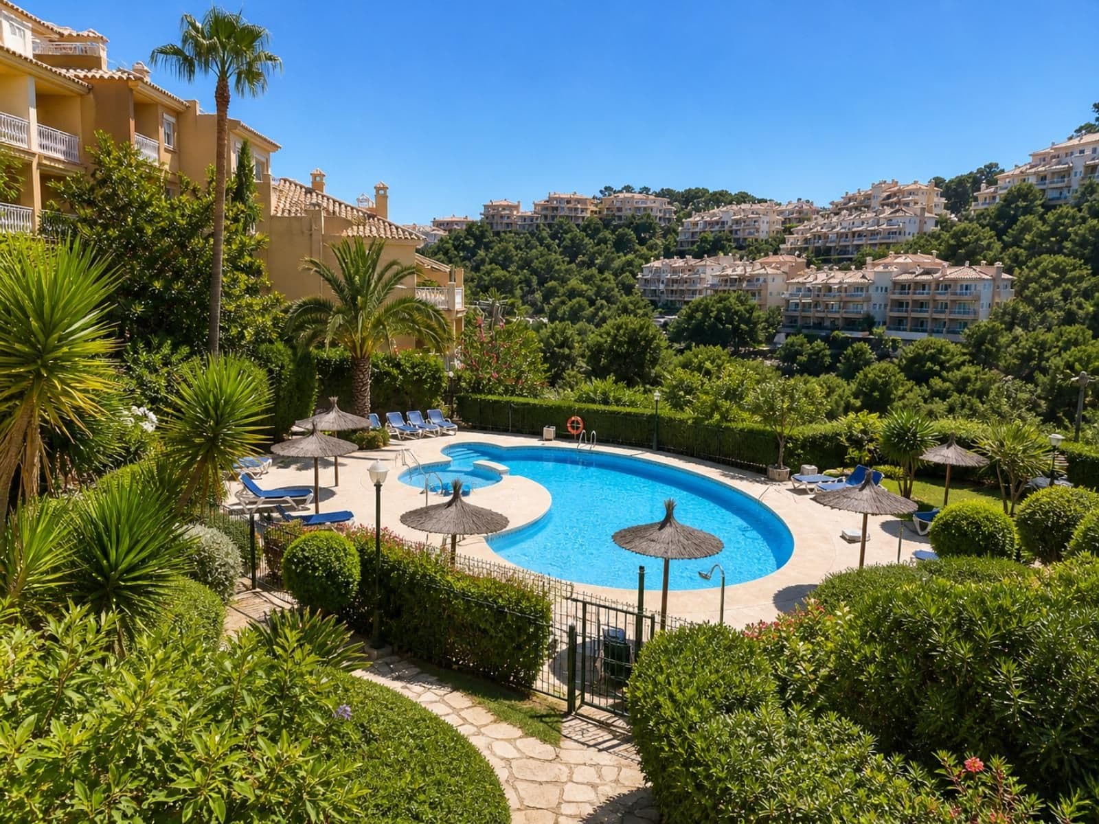 Top Floor Apartment in La Mairena, Marbella East