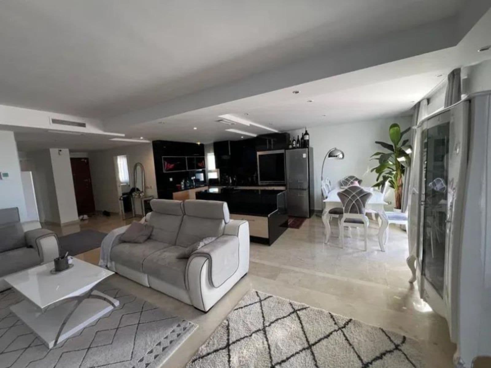 Middle Floor Apartment in Nueva Andalucía, Nueva Andalucía