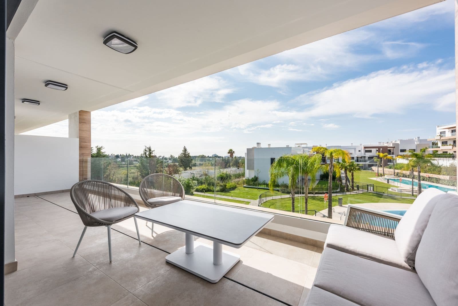 Middle Floor Apartment in Atalaya, Estepona