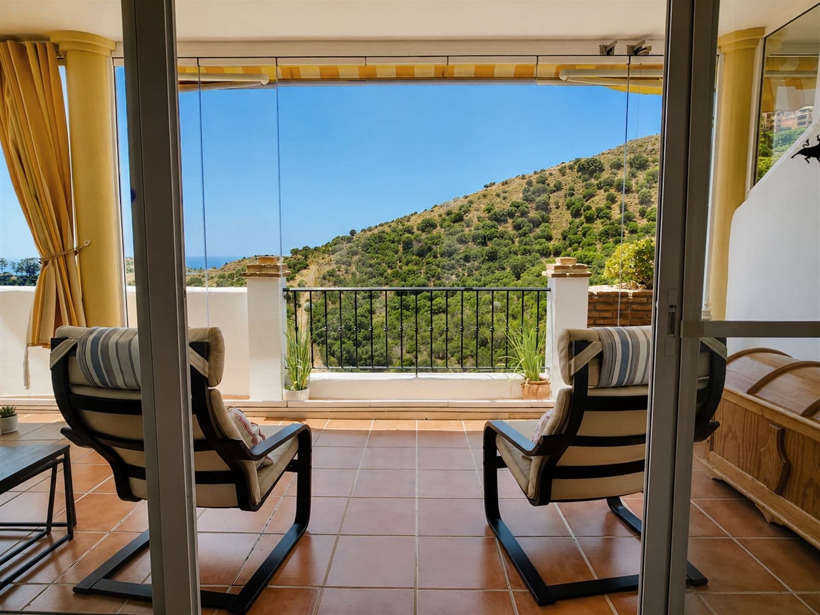 Middle Floor Apartment in Calahonda, Mijas
