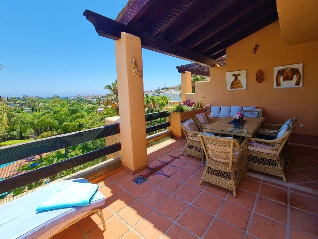 Middle Floor Apartment in New Golden Mile, Estepona