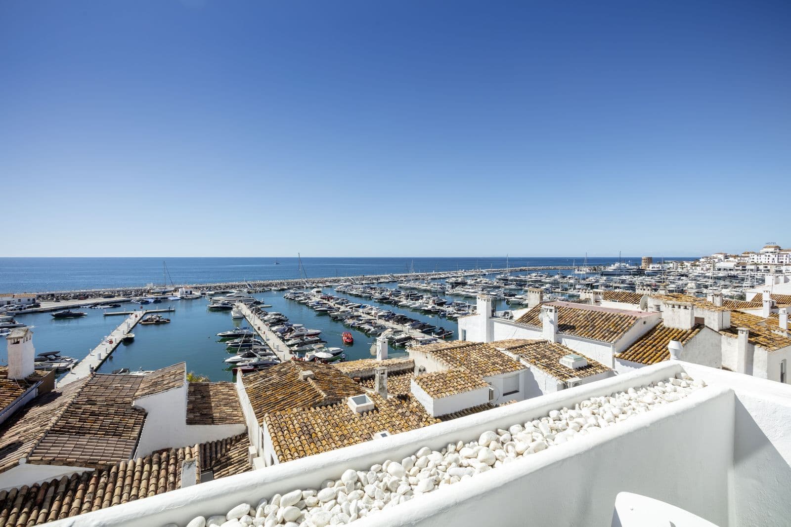Top Floor Apartment in Puerto Banús, Marbella