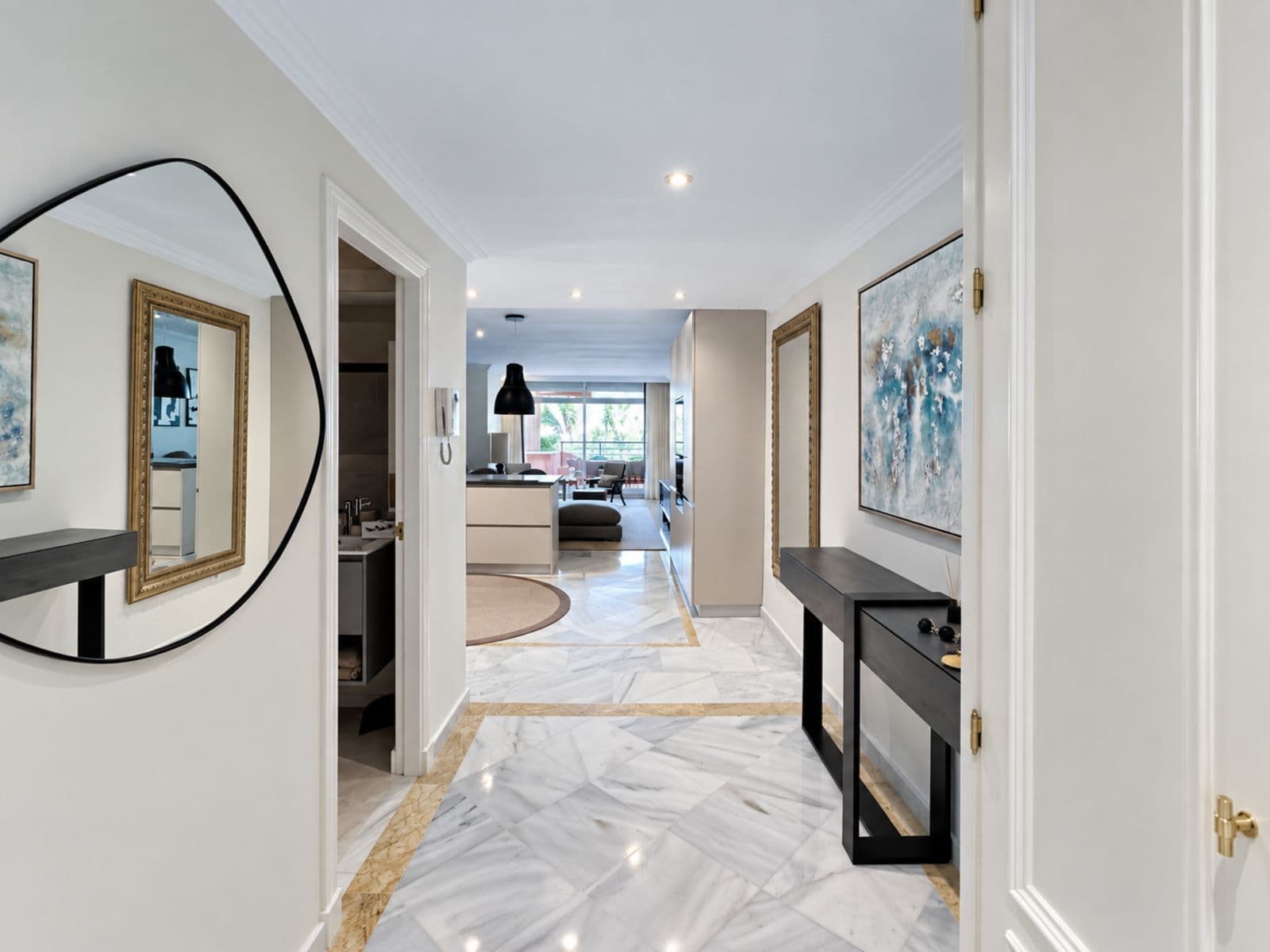 Middle Floor Apartment in Nueva Andalucía, Nueva Andalucía