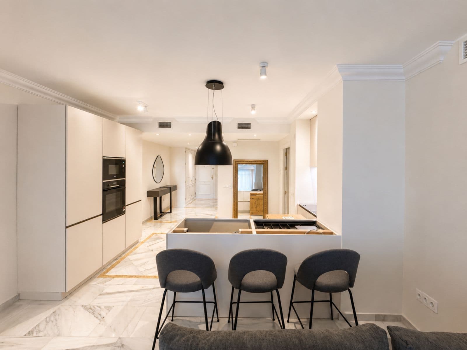Middle Floor Apartment in Nueva Andalucía, Nueva Andalucía