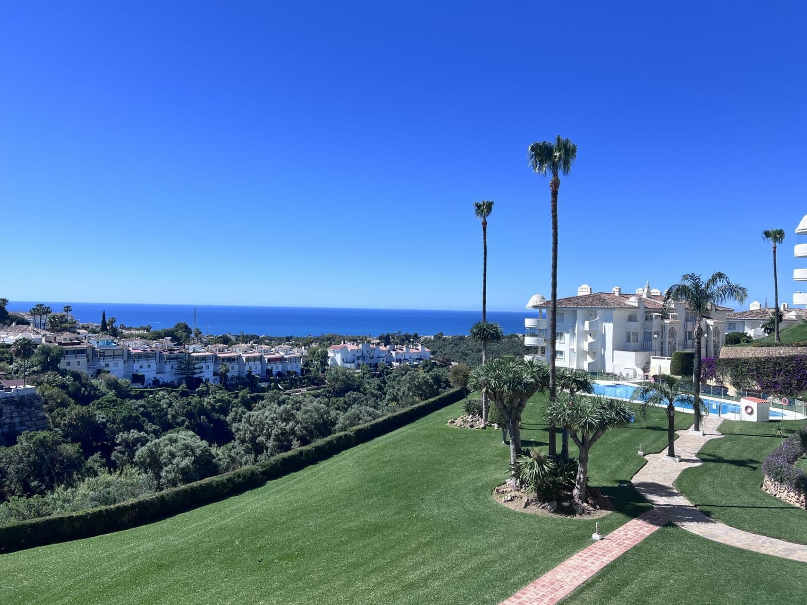 Top Floor Apartment in Calahonda, Mijas
