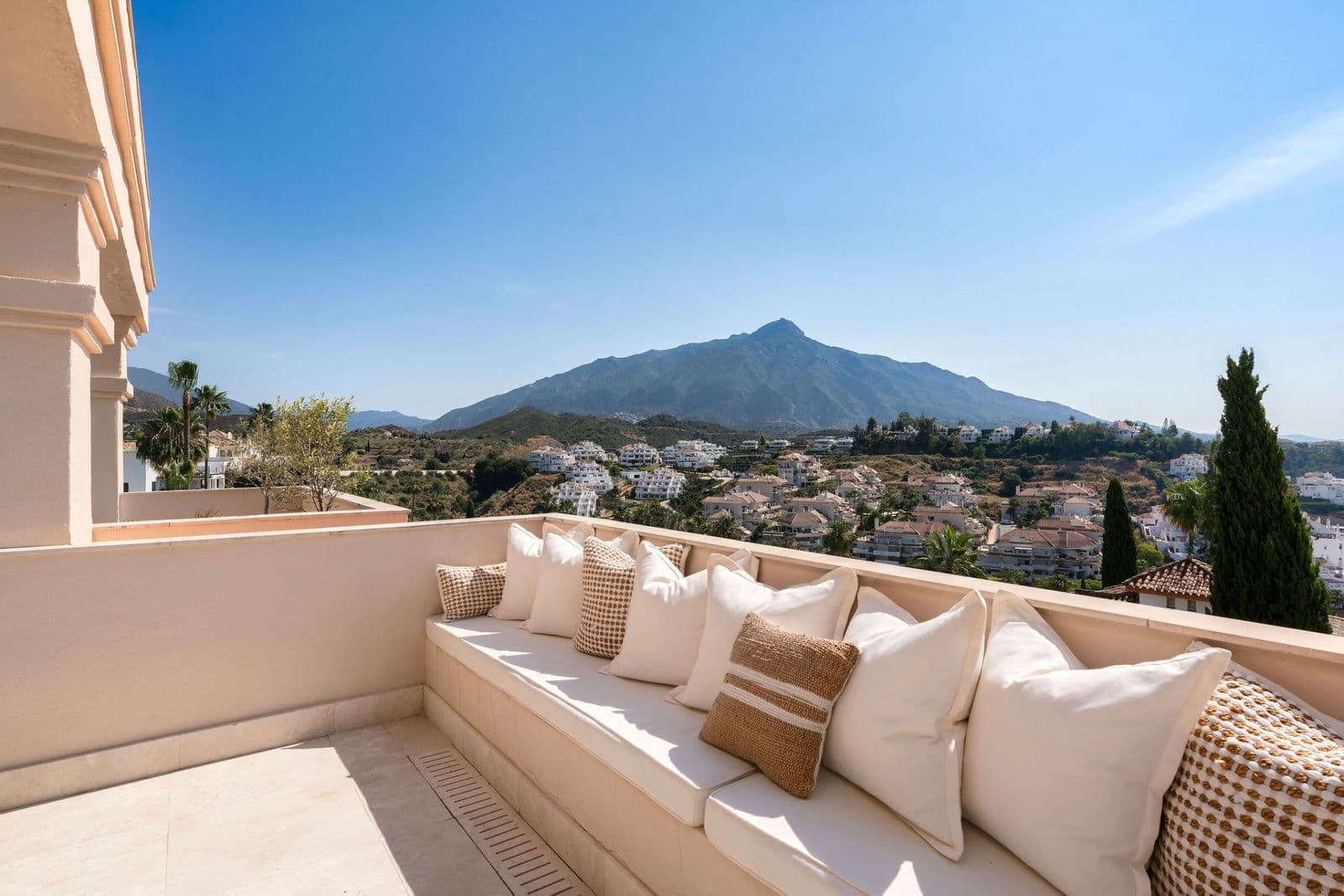 Middle Floor Apartment in Nueva Andalucía, Nueva Andalucía