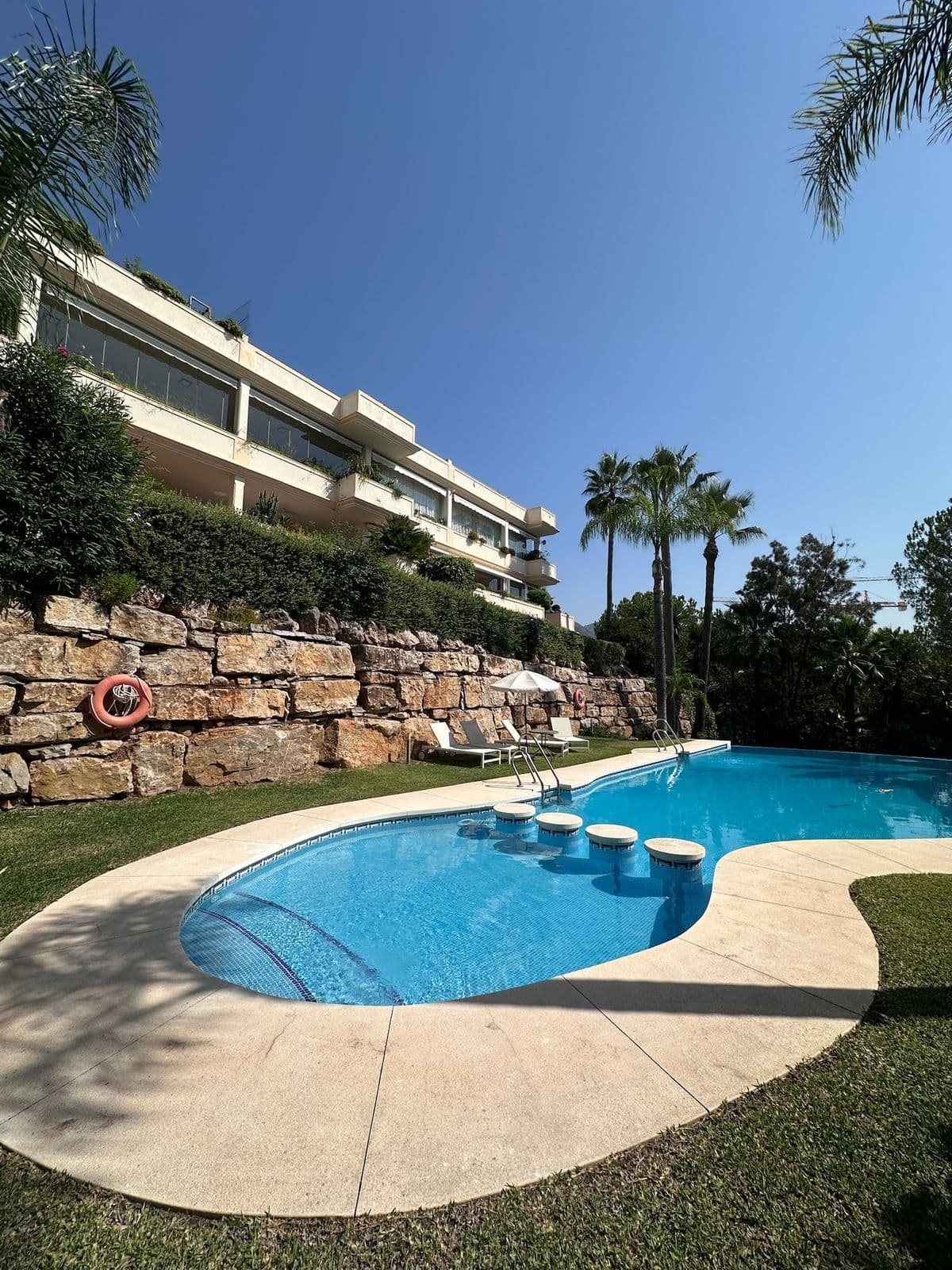 Middle Floor Apartment in The Golden Mile, Marbella
