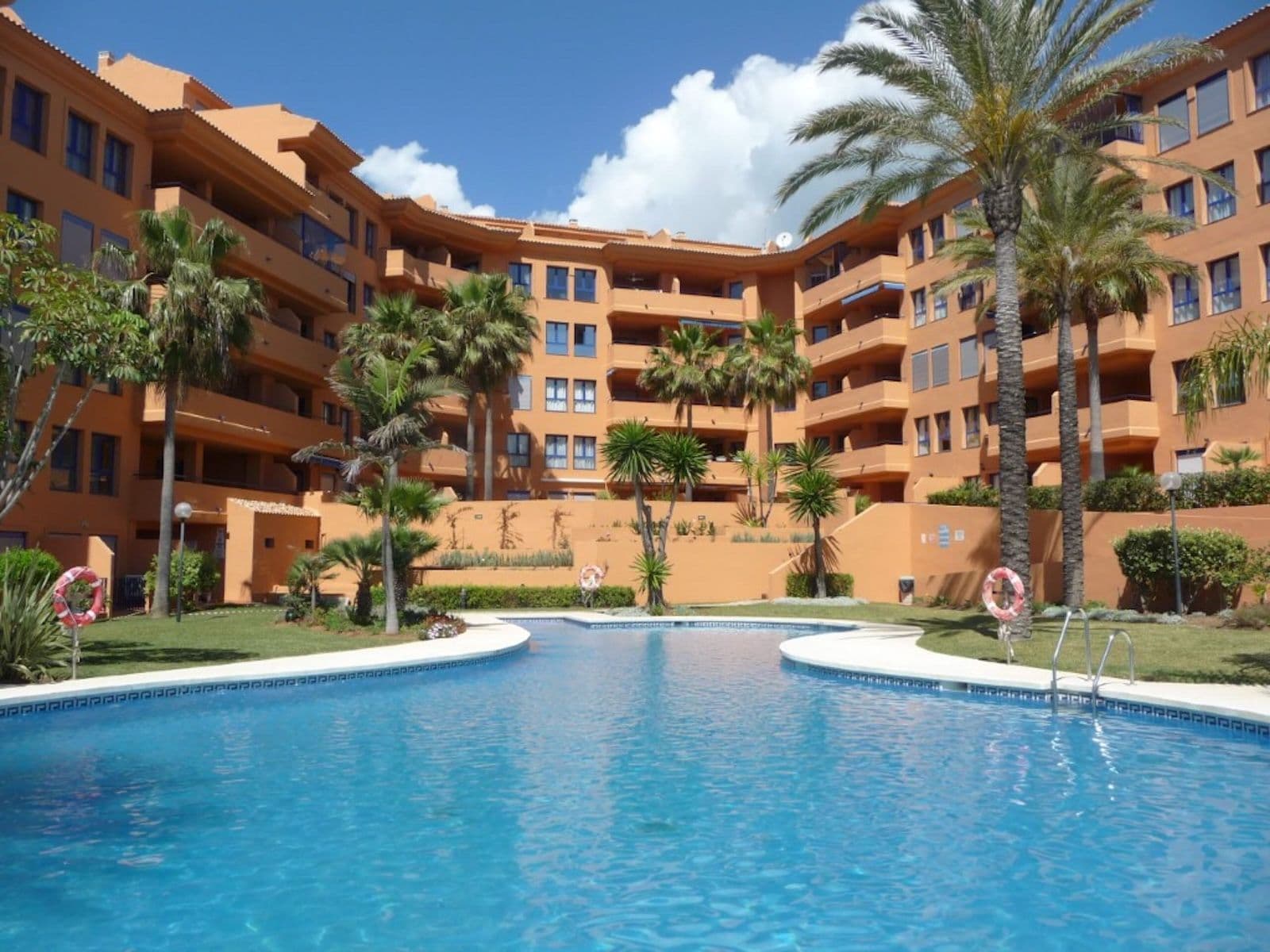 Middle Floor Apartment in Manilva, Manilva