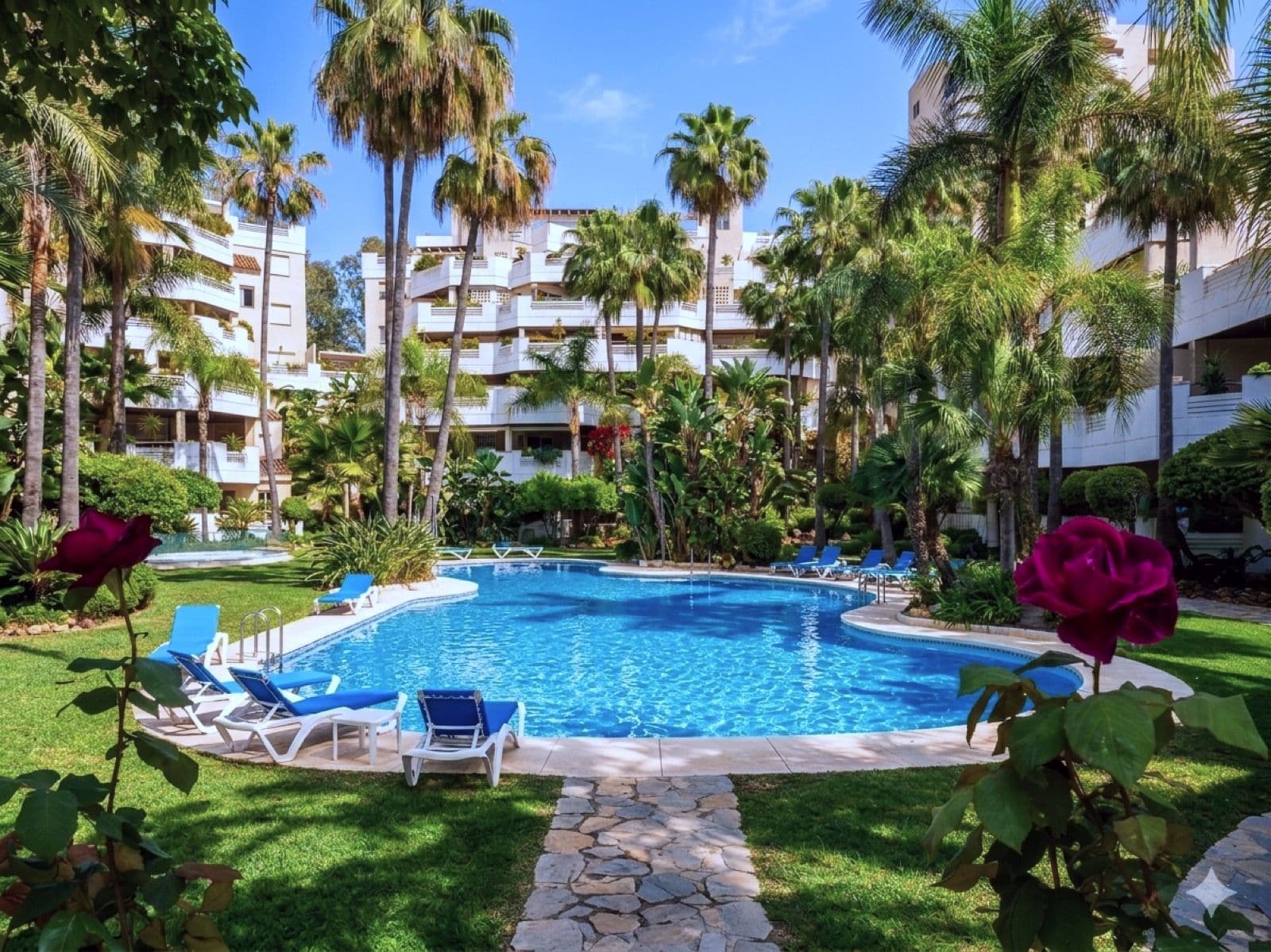 Middle Floor Apartment in Aloha, Nueva Andalucía