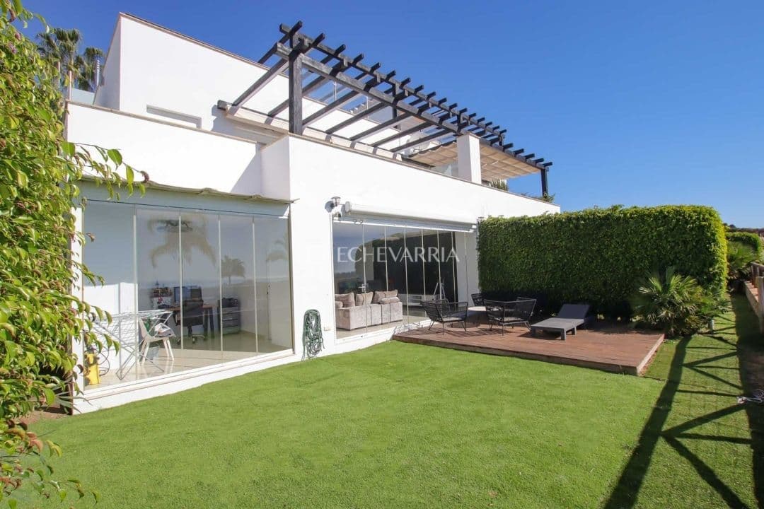 Townhouse in Santa Clara, Marbella East