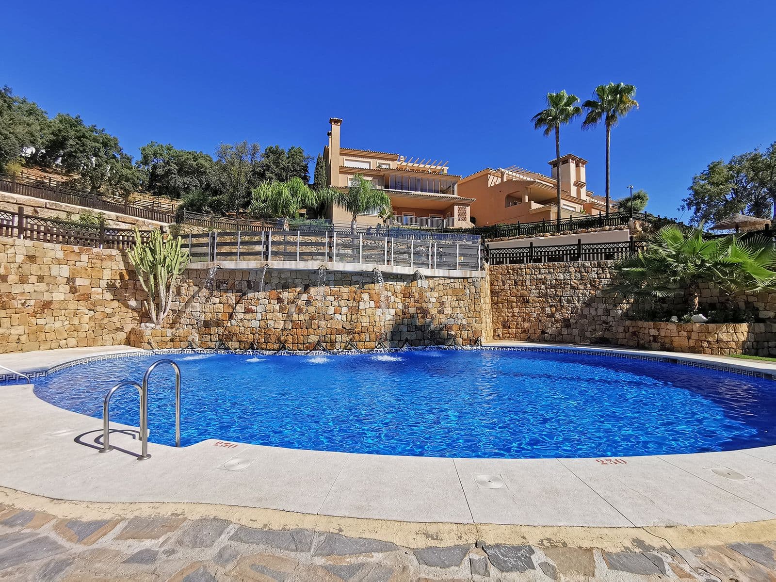 Ground Floor Apartment in La Mairena, Marbella East