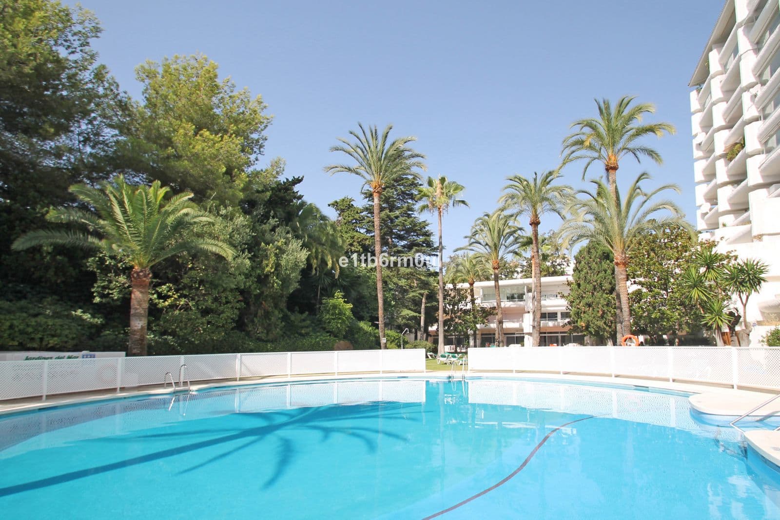 Middle Floor Apartment in The Golden Mile, Marbella