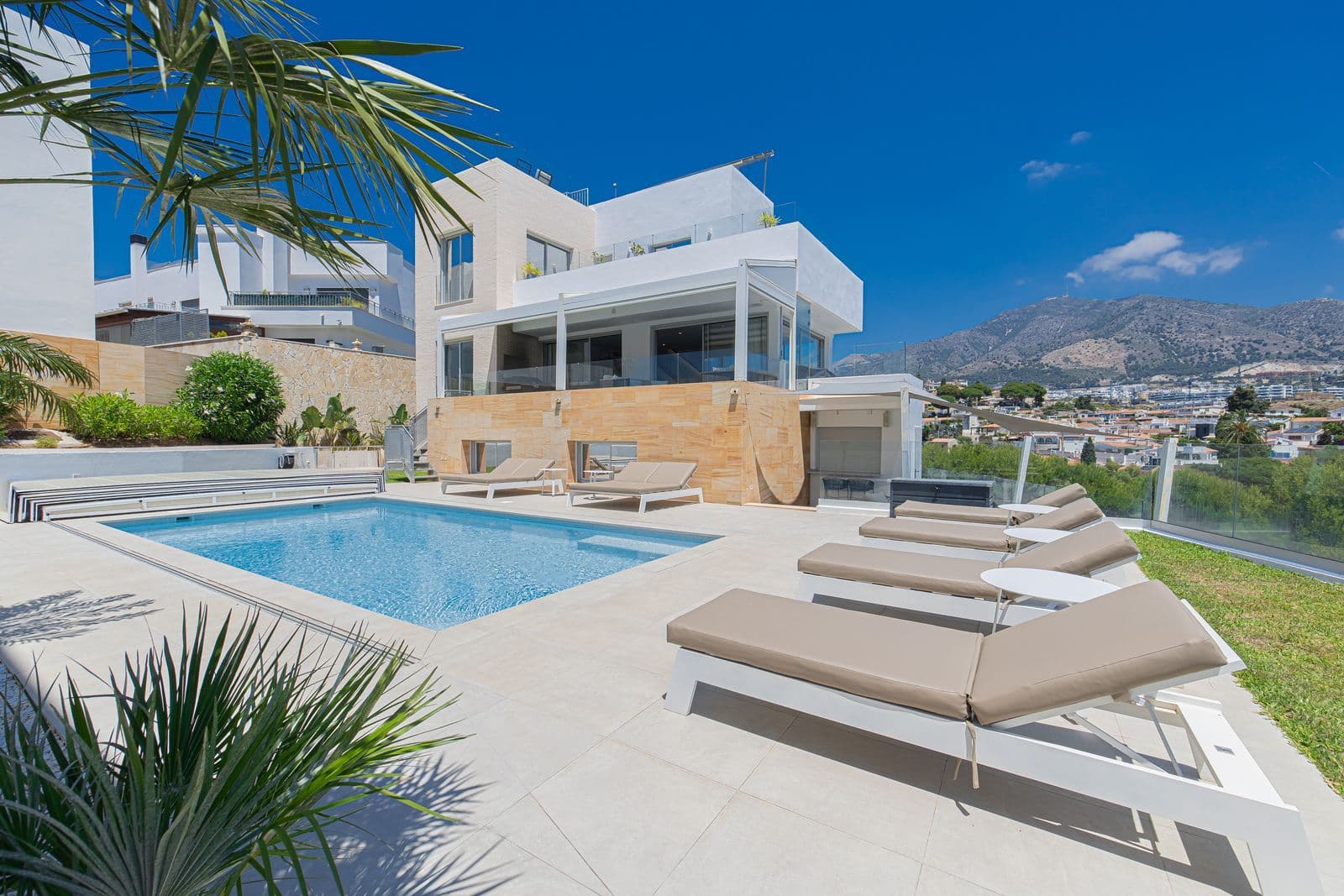 Detached Villa in Higueron, Fuengirola