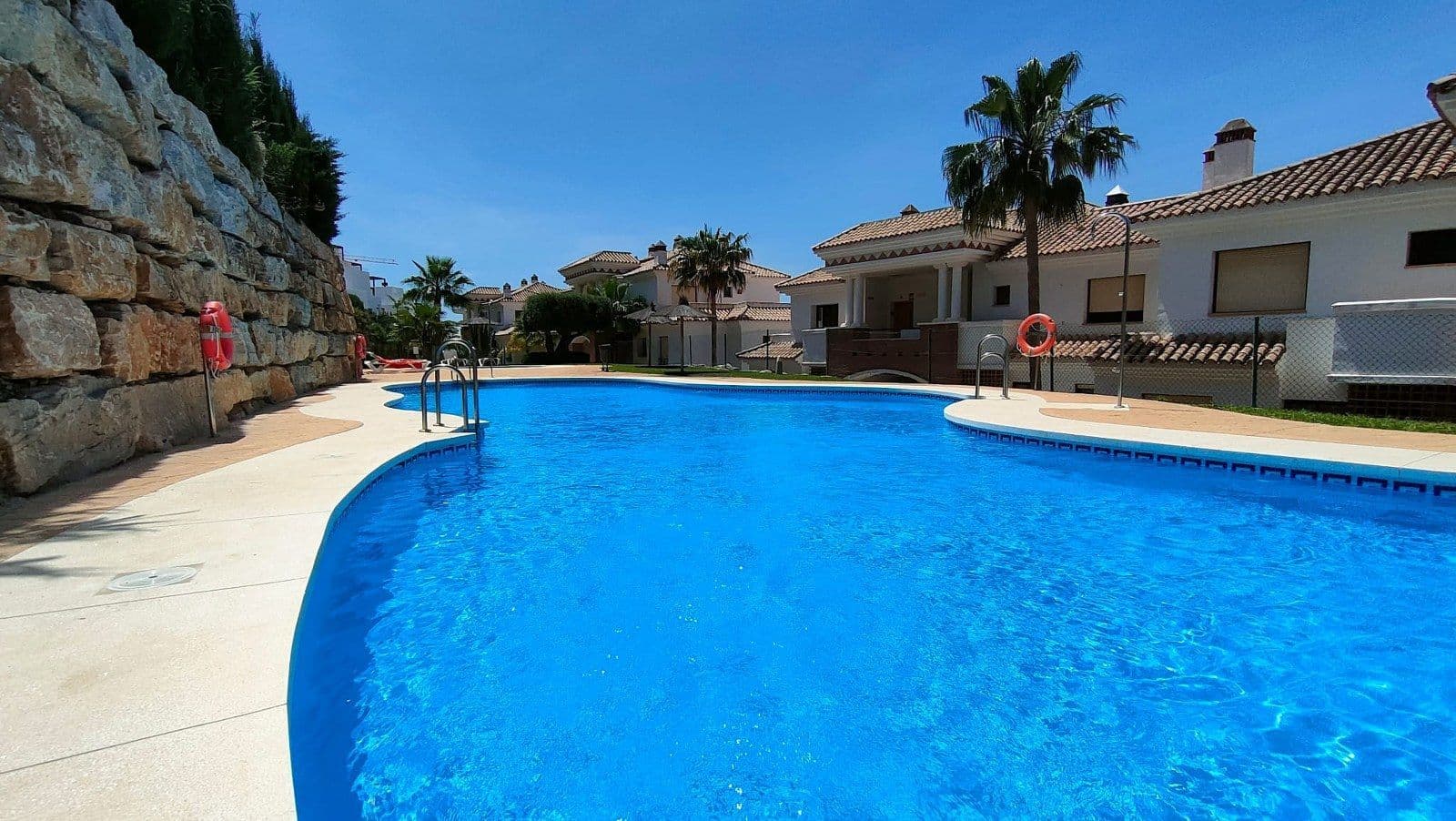 Middle Floor Apartment in Casares Playa, Casares