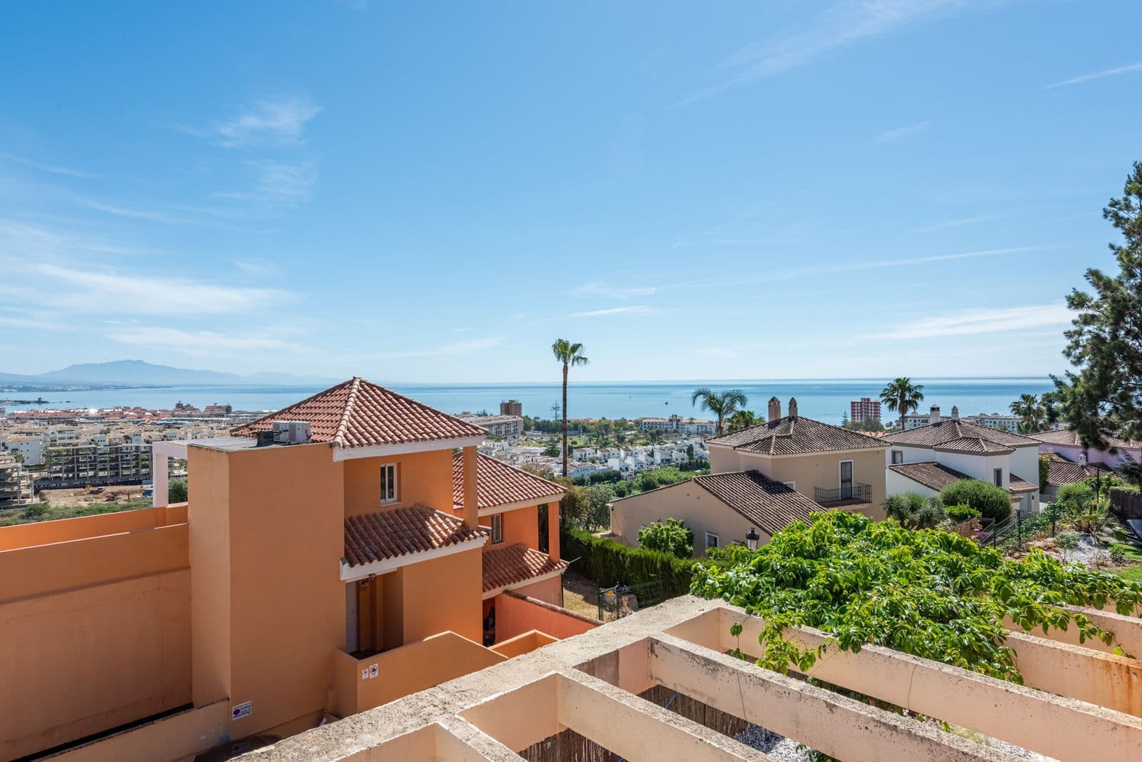 Middle Floor Apartment in La Duquesa, Manilva