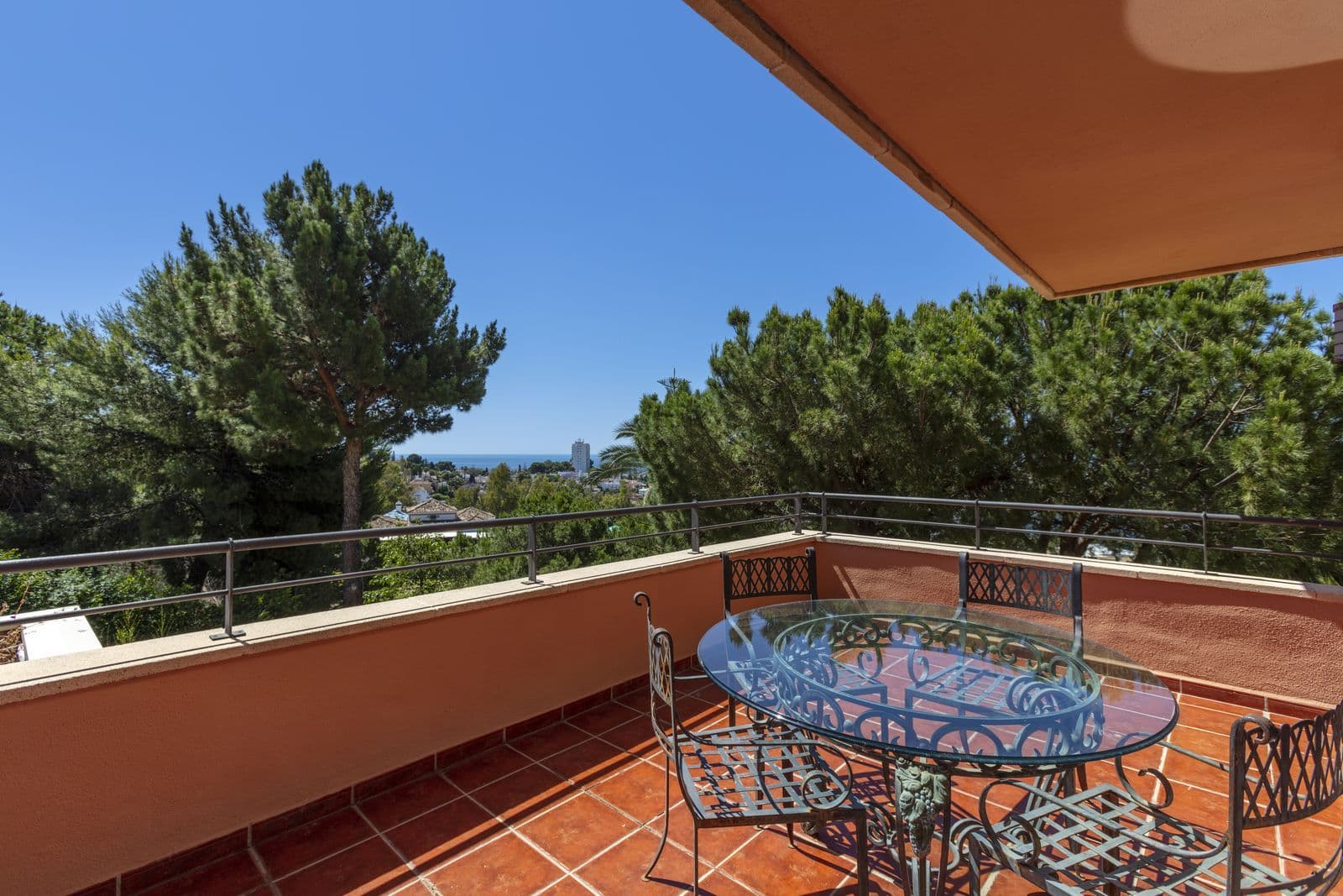 Middle Floor Apartment in Nueva Andalucía, Nueva Andalucía