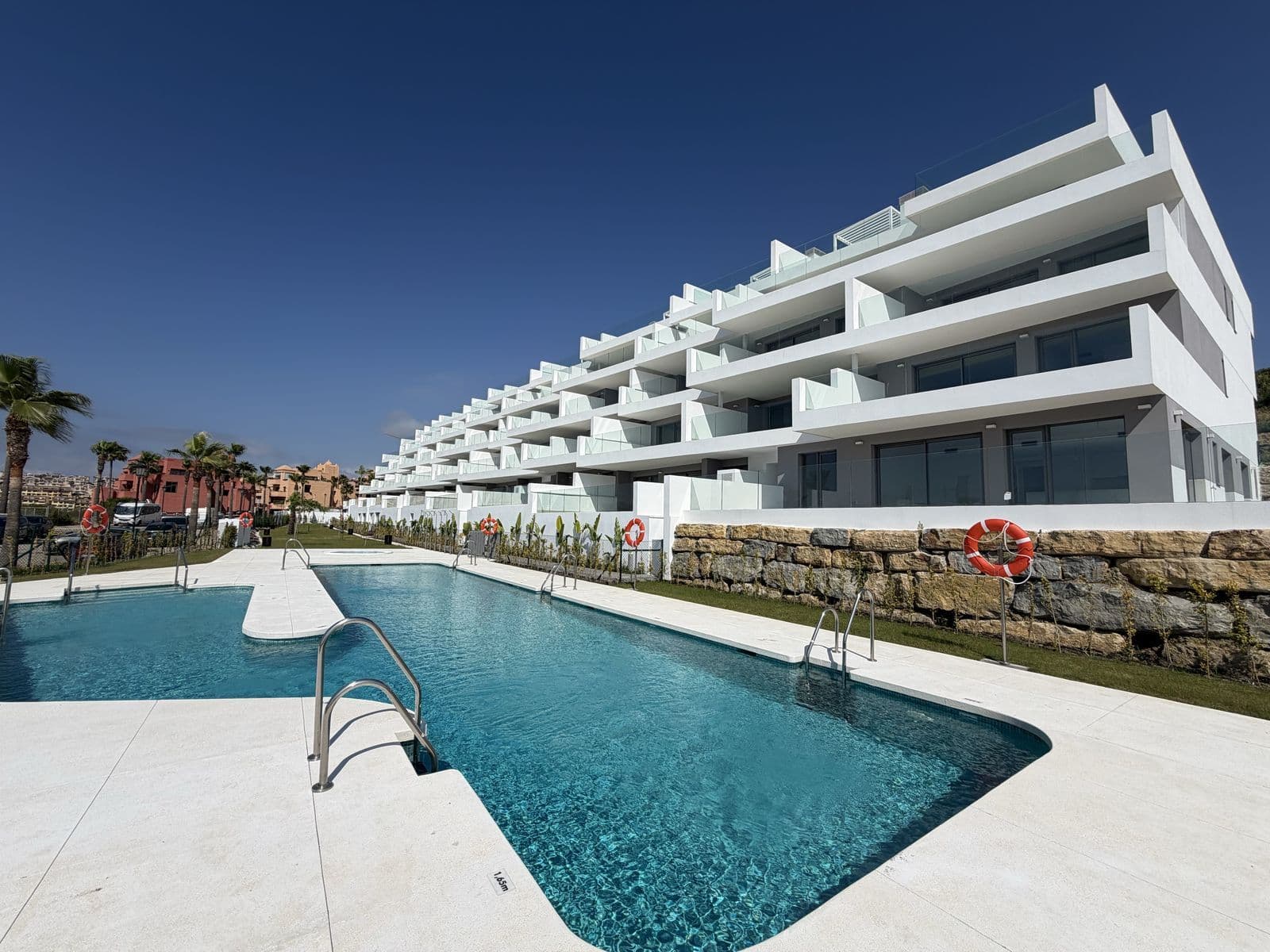 Middle Floor Apartment in La Duquesa, Manilva