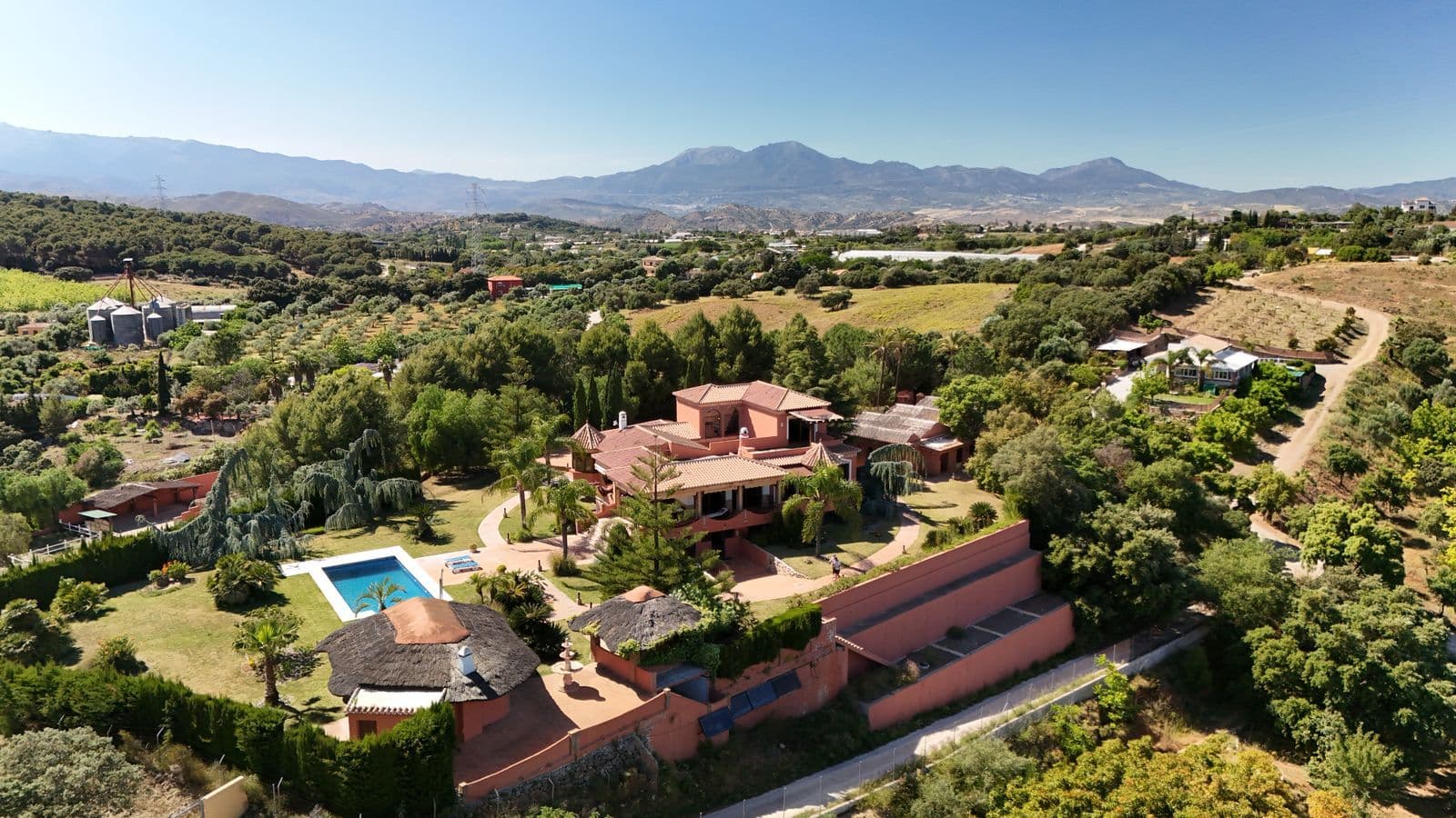 Finca - Cortijo in Coín, Coín