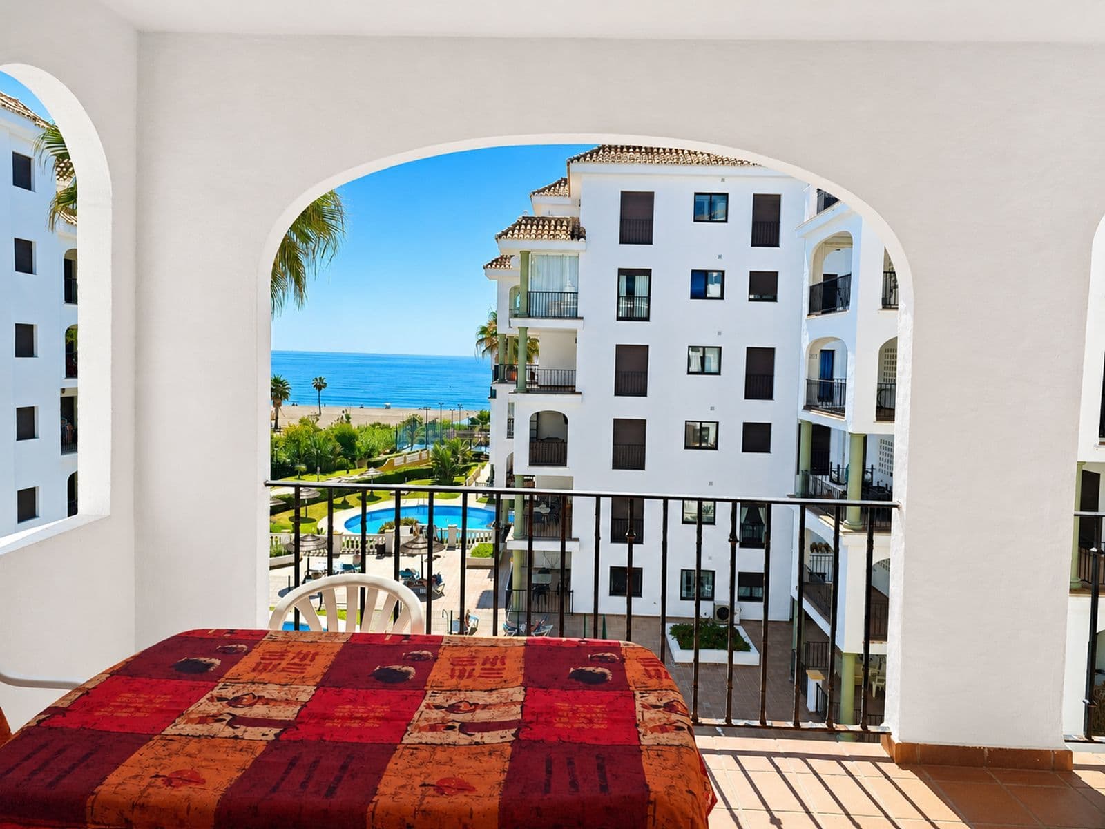 Middle Floor Apartment in La Duquesa, Manilva