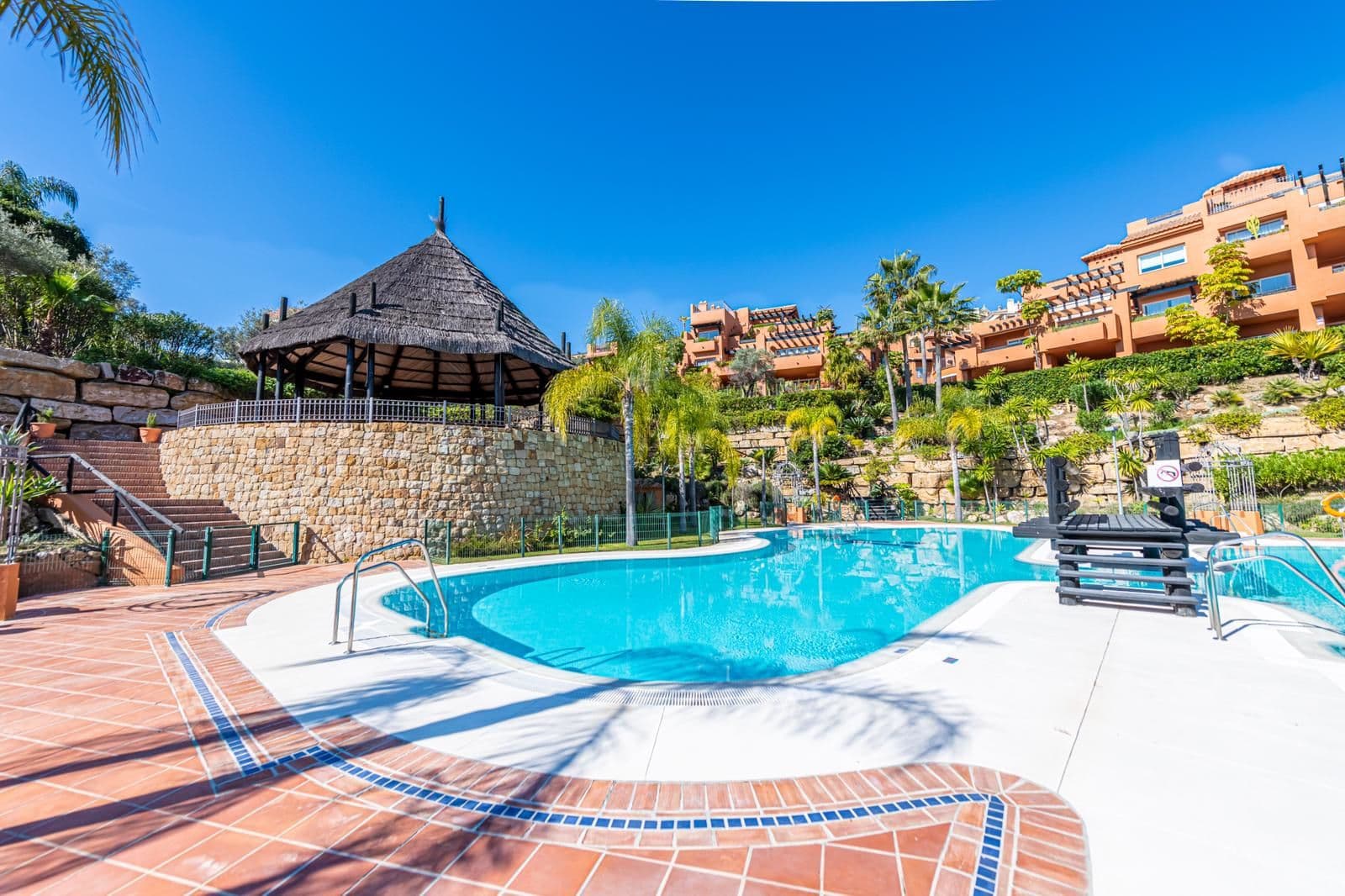 Middle Floor Apartment in Nueva Andalucía, Nueva Andalucía