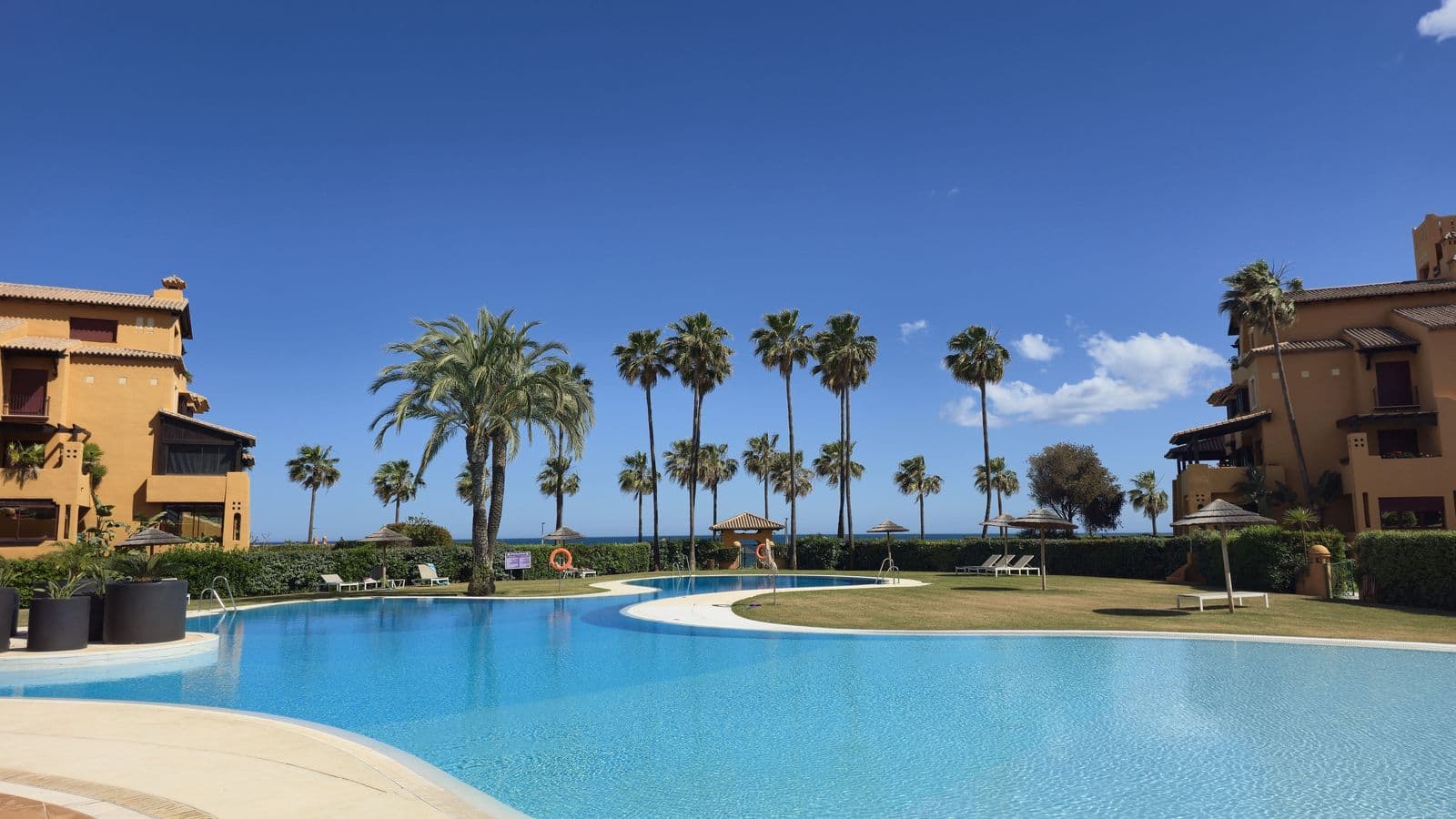 Middle Floor Apartment in Estepona, Estepona