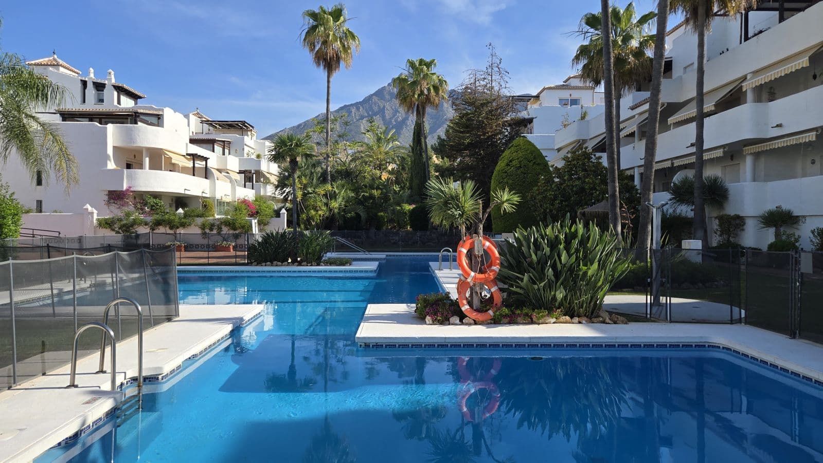 Middle Floor Apartment in The Golden Mile, Marbella