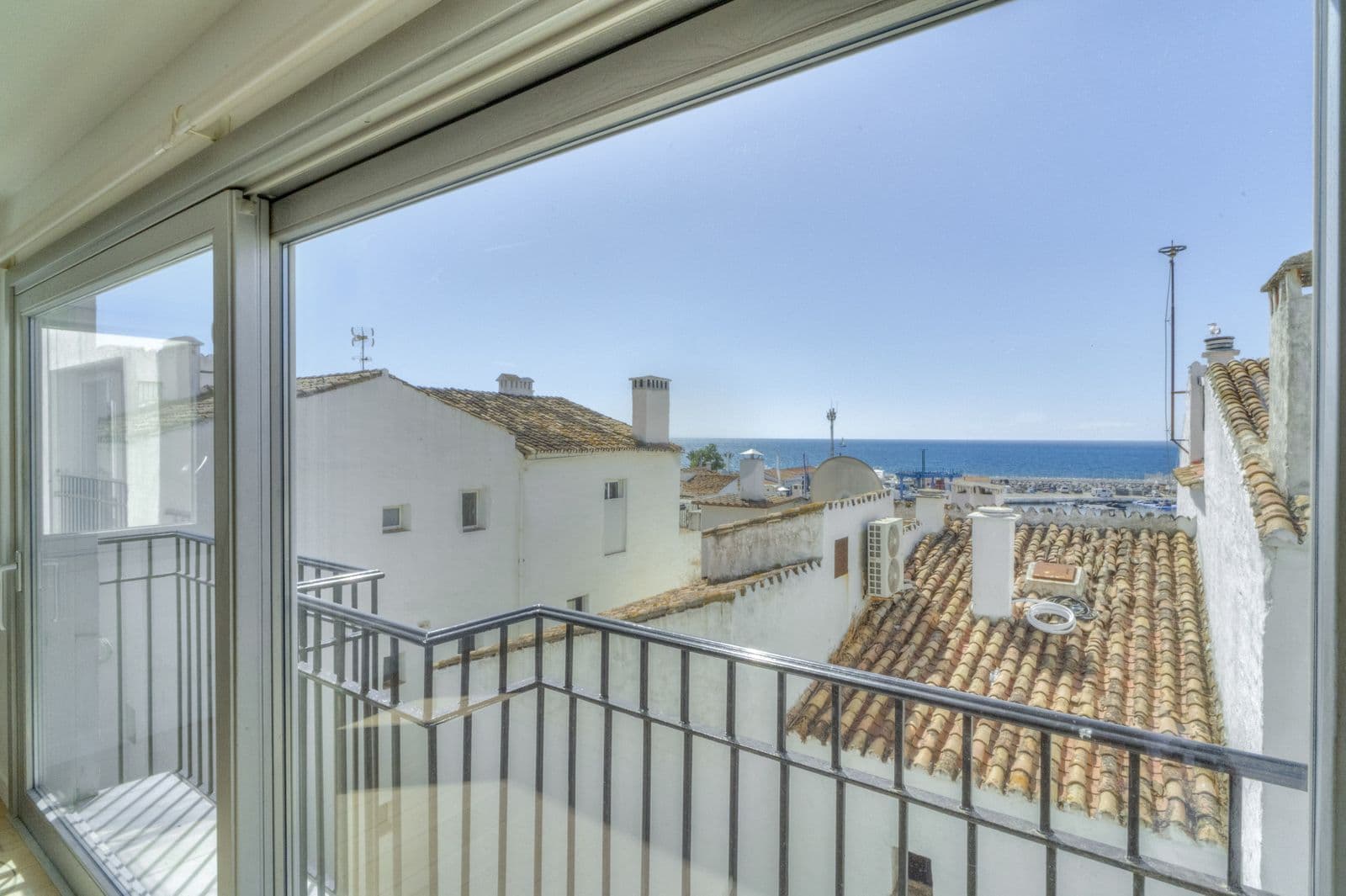 Middle Floor Apartment in Puerto Banús, Marbella