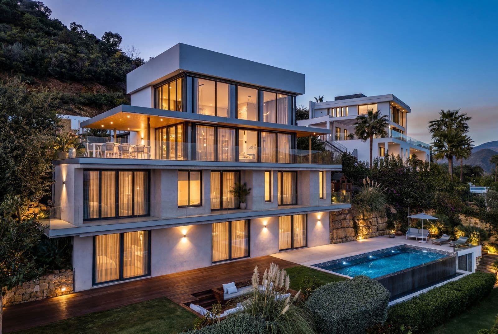 Detached Villa in La Mairena, Marbella East