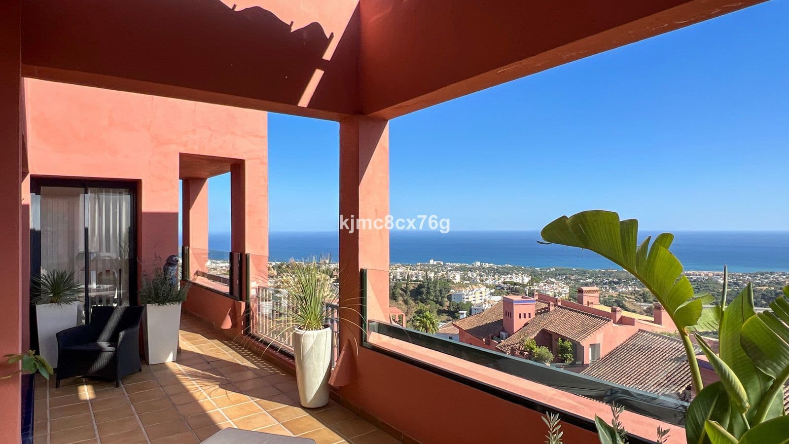 Middle Floor Apartment in Calahonda, Mijas