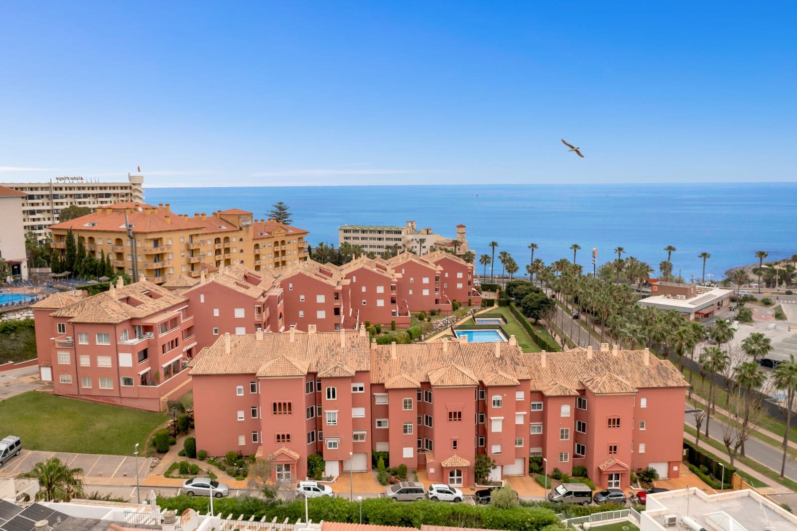 Middle Floor Apartment in Benalmadena Costa, Benalmádena