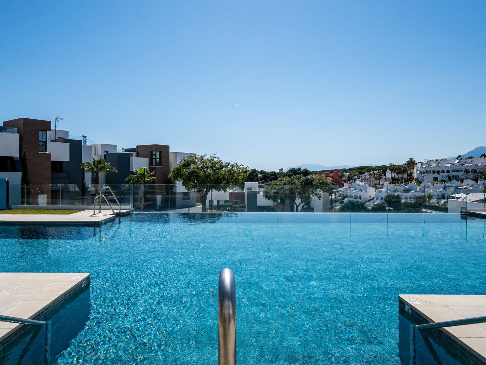 Ground Floor Apartment in Cabopino, Marbella East