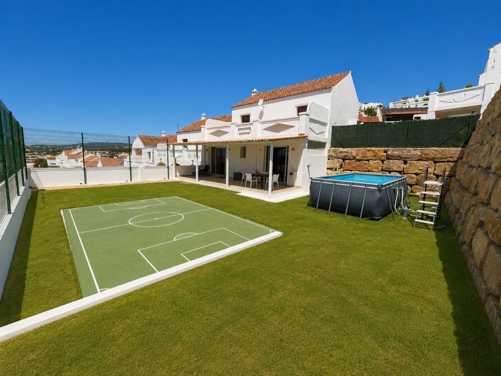 Semi-Detached House in Casares, Casares
