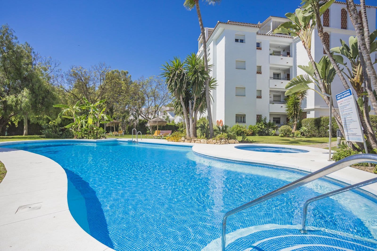 Middle Floor Apartment in Calahonda, Mijas