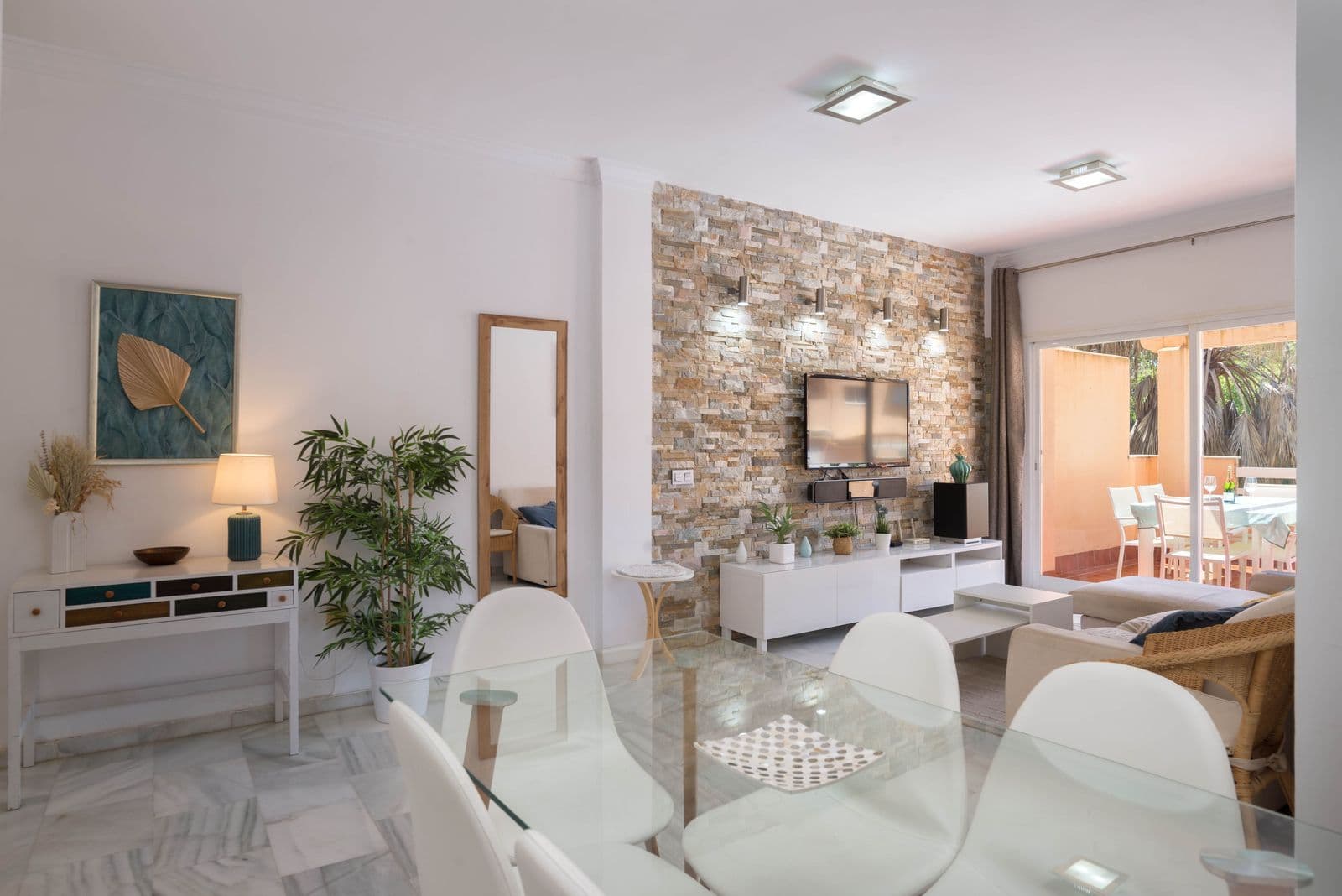 Middle Floor Apartment in Carib Playa, Marbella East